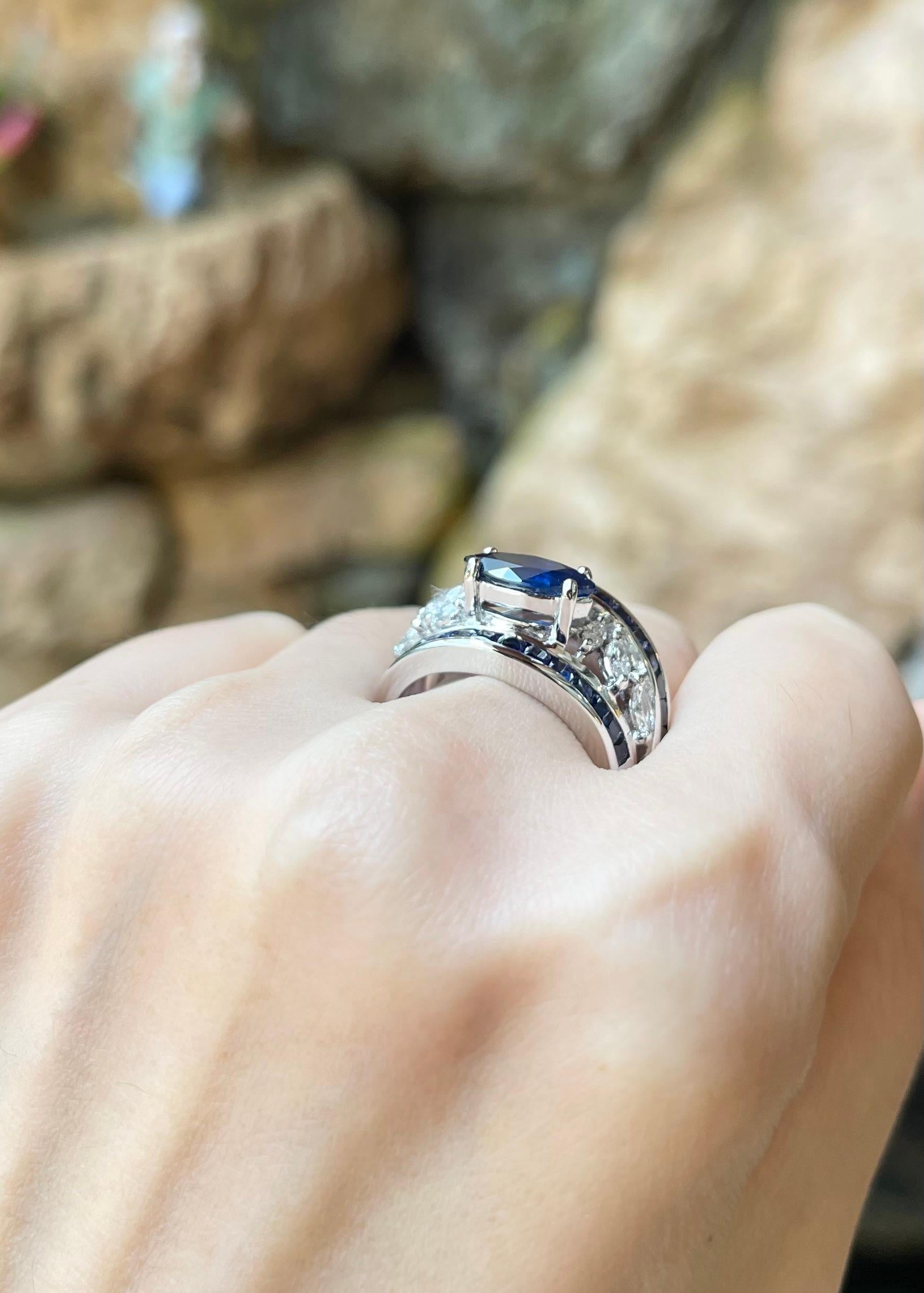 da uomo o donna Anello con zaffiro blu e diamante incastonato in oro bianco 18 carati in vendita