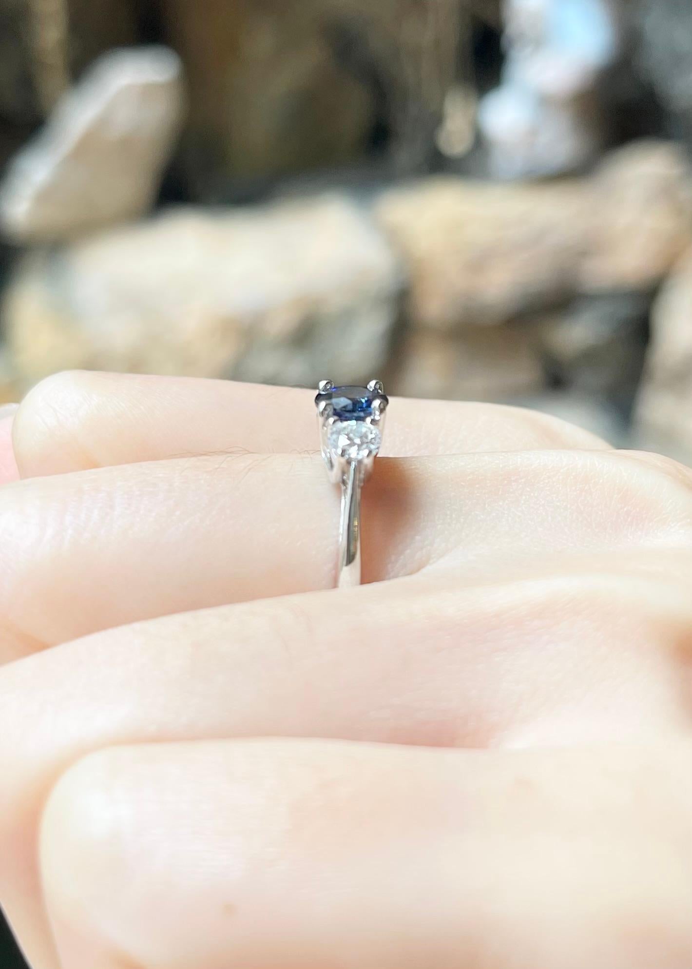 Ring mit blauem Saphir und Diamant in 18 Karat Weißgold gefasst im Angebot 1