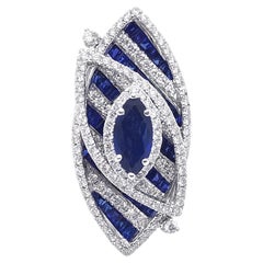 Anillo de zafiro azul y diamantes engastados en oro blanco de 18 quilates