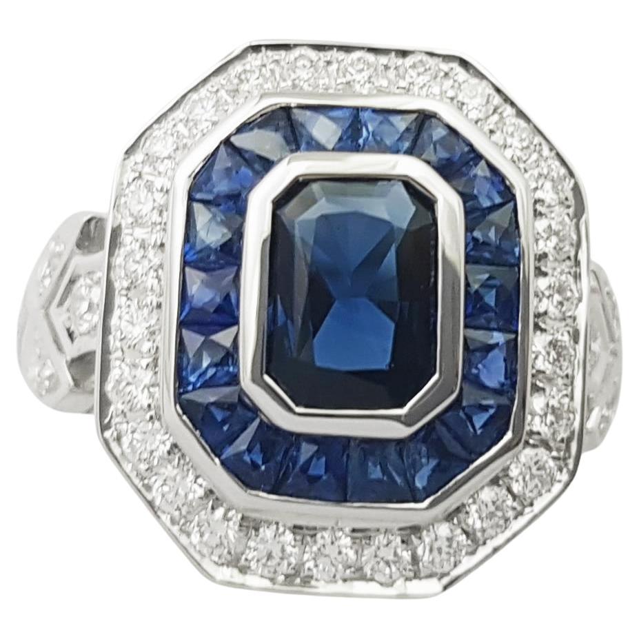 Anillo de zafiro azul y diamantes engastados en oro blanco de 18 quilates