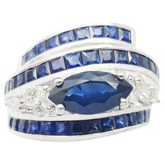 Anello con zaffiro blu e diamante incastonato in oro bianco 18 carati