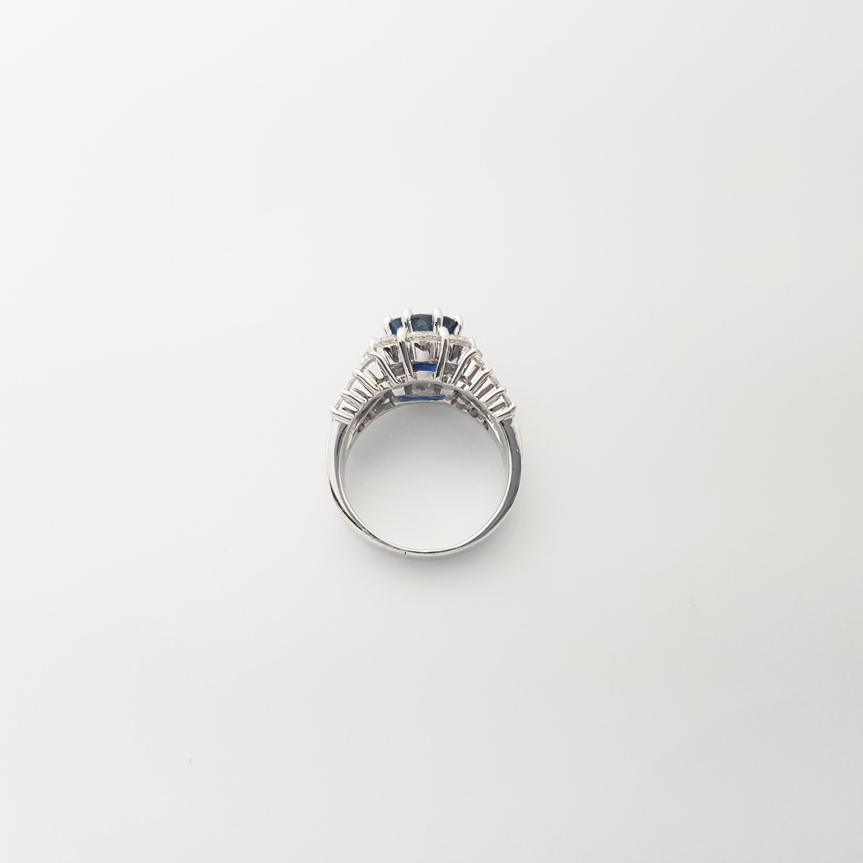Anello con zaffiro blu e diamante incastonati in platino 950 in vendita 4