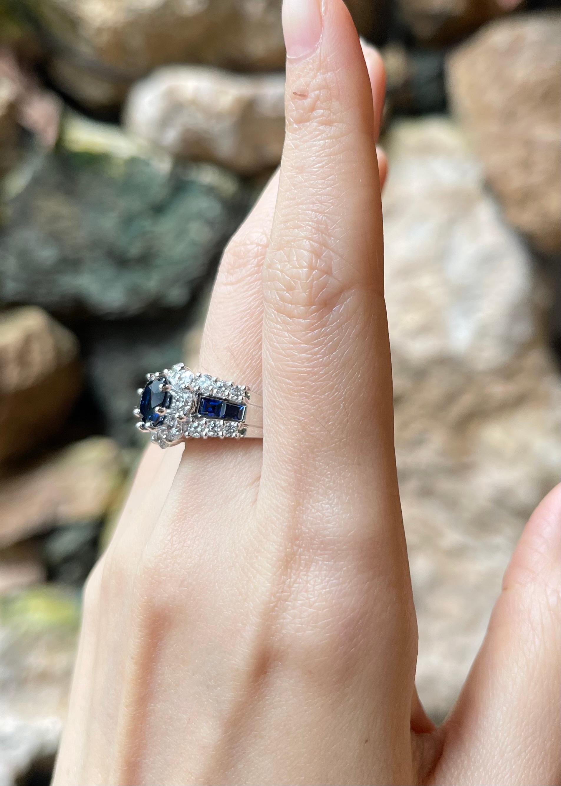 Anello con zaffiro blu e diamante incastonati in platino 950 In condizioni Nuovo in vendita a Bangkok, TH