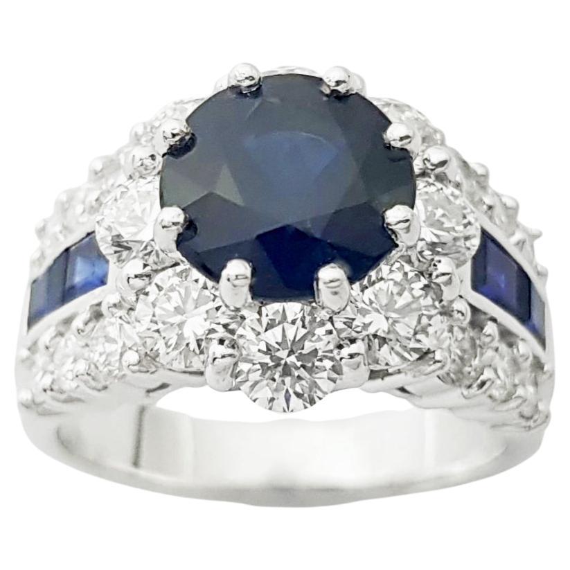 Anello con zaffiro blu e diamante incastonati in platino 950 in vendita
