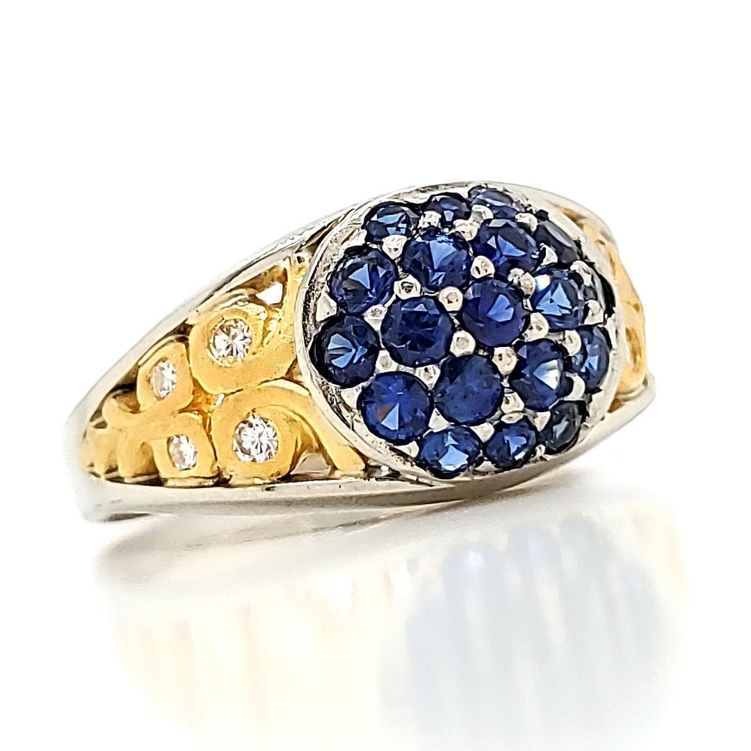 Contemporain Bague de fiançailles en or 18 et 24 carats avec saphir bleu et diamants en vente