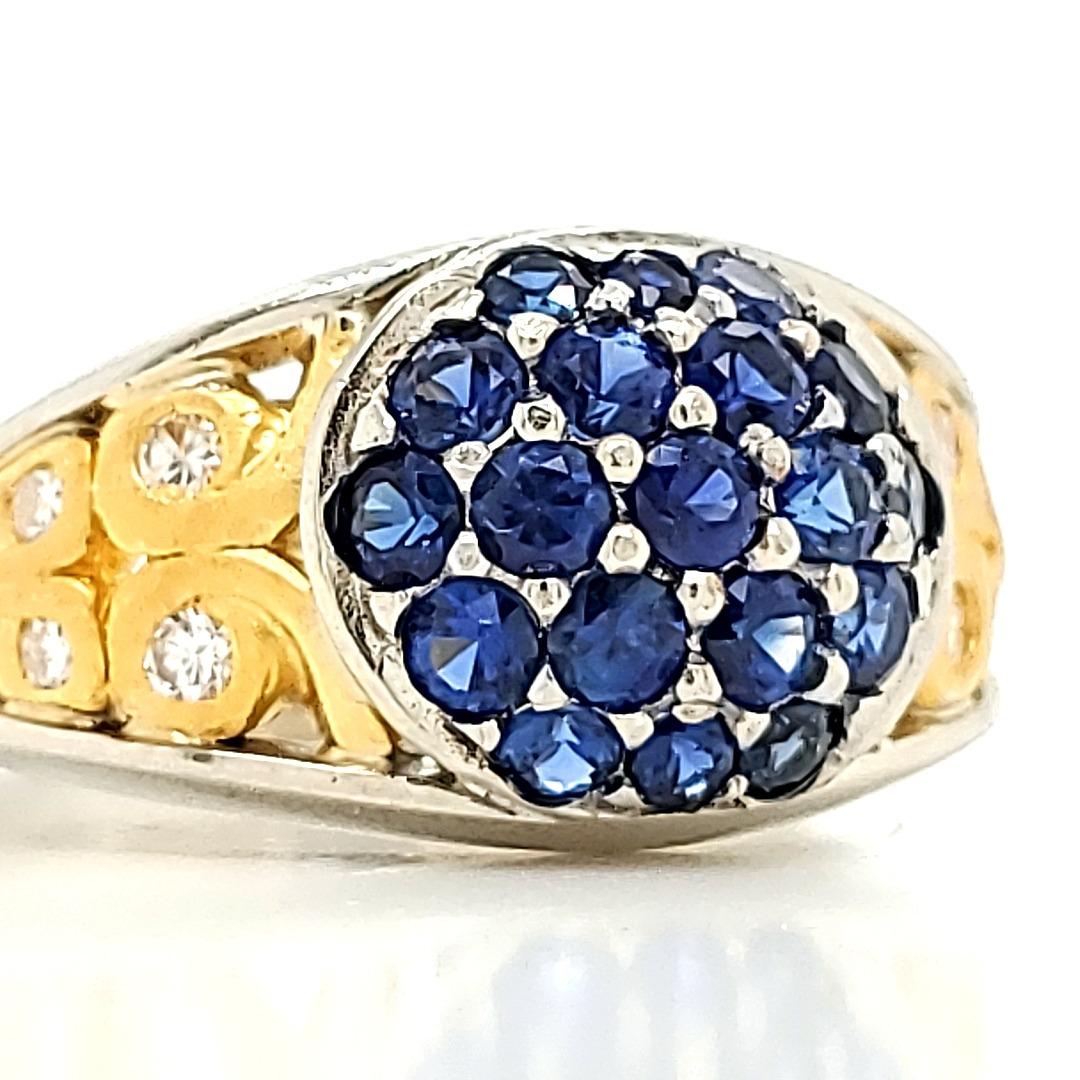 Taille ronde Bague de fiançailles en or 18 et 24 carats avec saphir bleu et diamants en vente