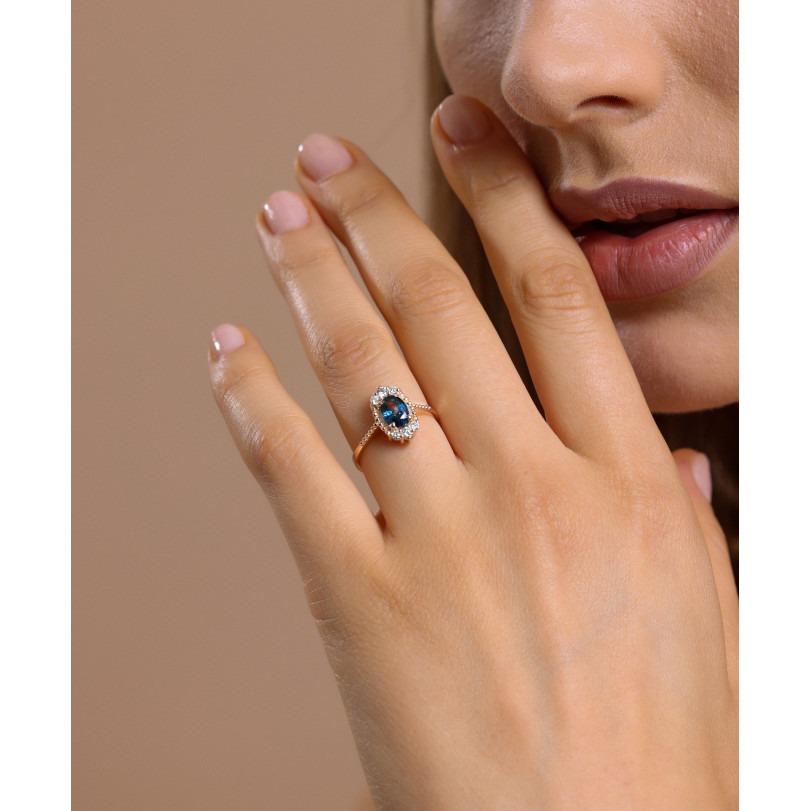 Taille ronde Bague en or rose 1,04 carat avec saphir bleu et diamants en vente