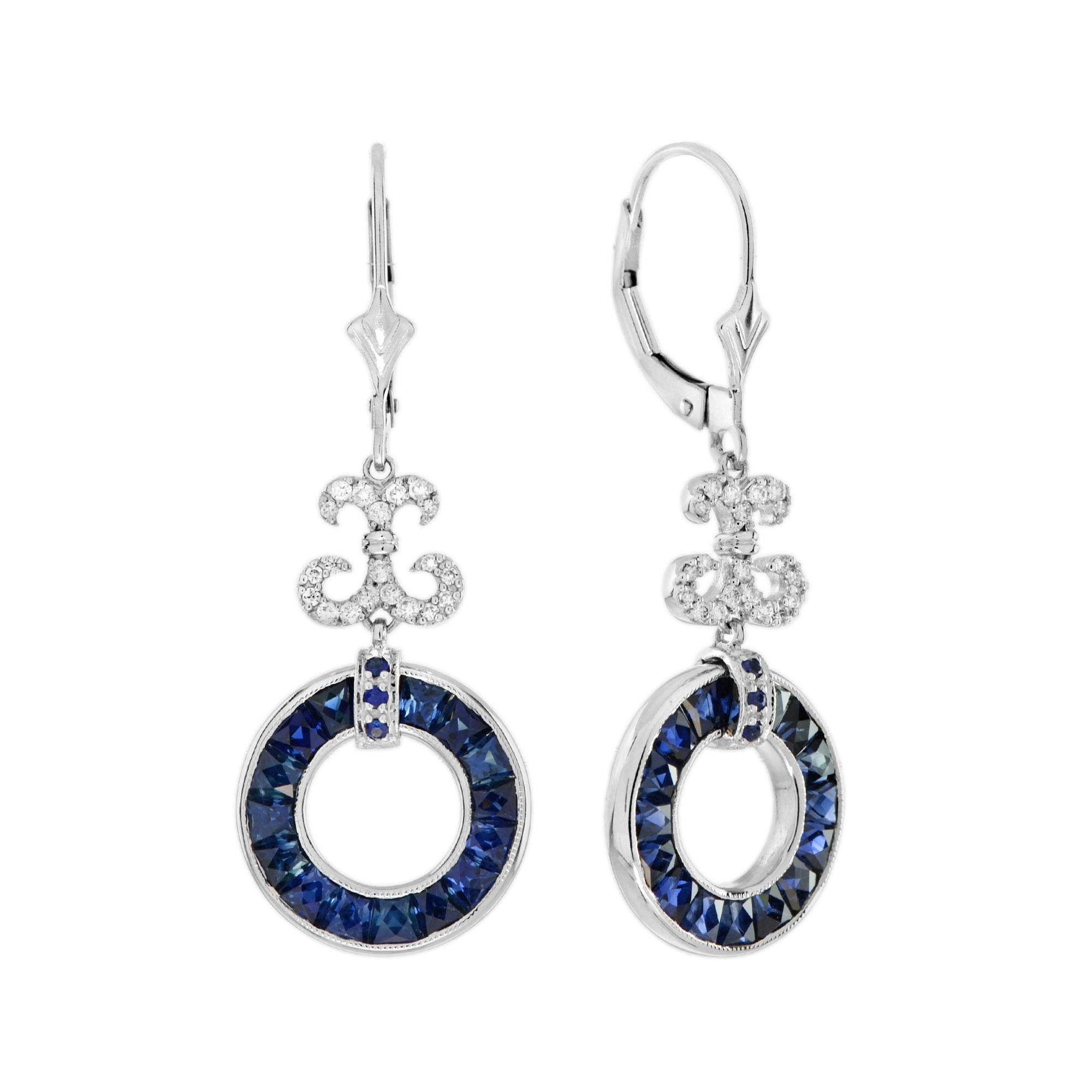 Orecchini pendenti tondi traforati con zaffiro blu e diamante in oro bianco 18 carati in vendita