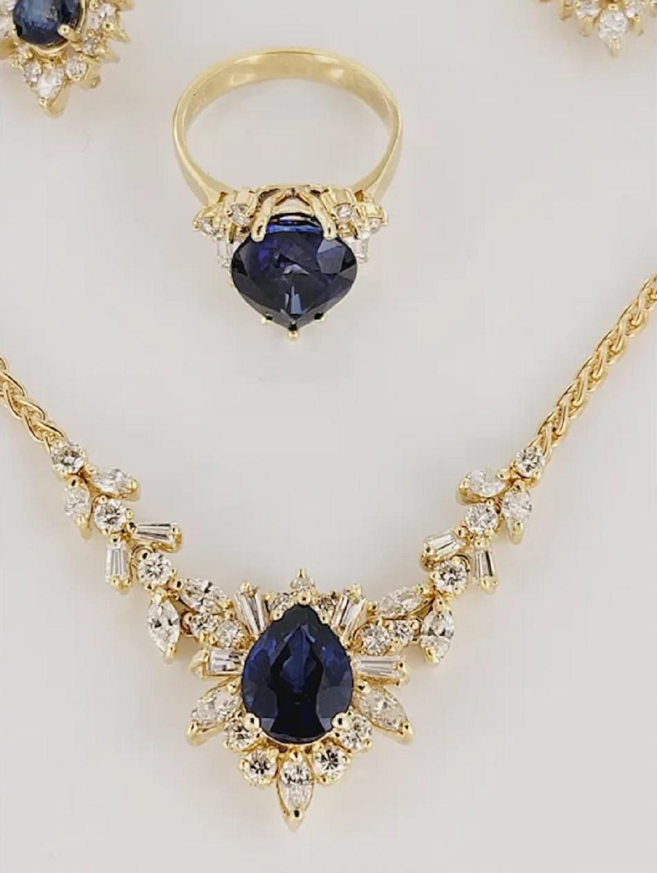 Pear Cut Blue Sapphire and Diamond Set. Made in Italy 18K Yellow Gold For Sale