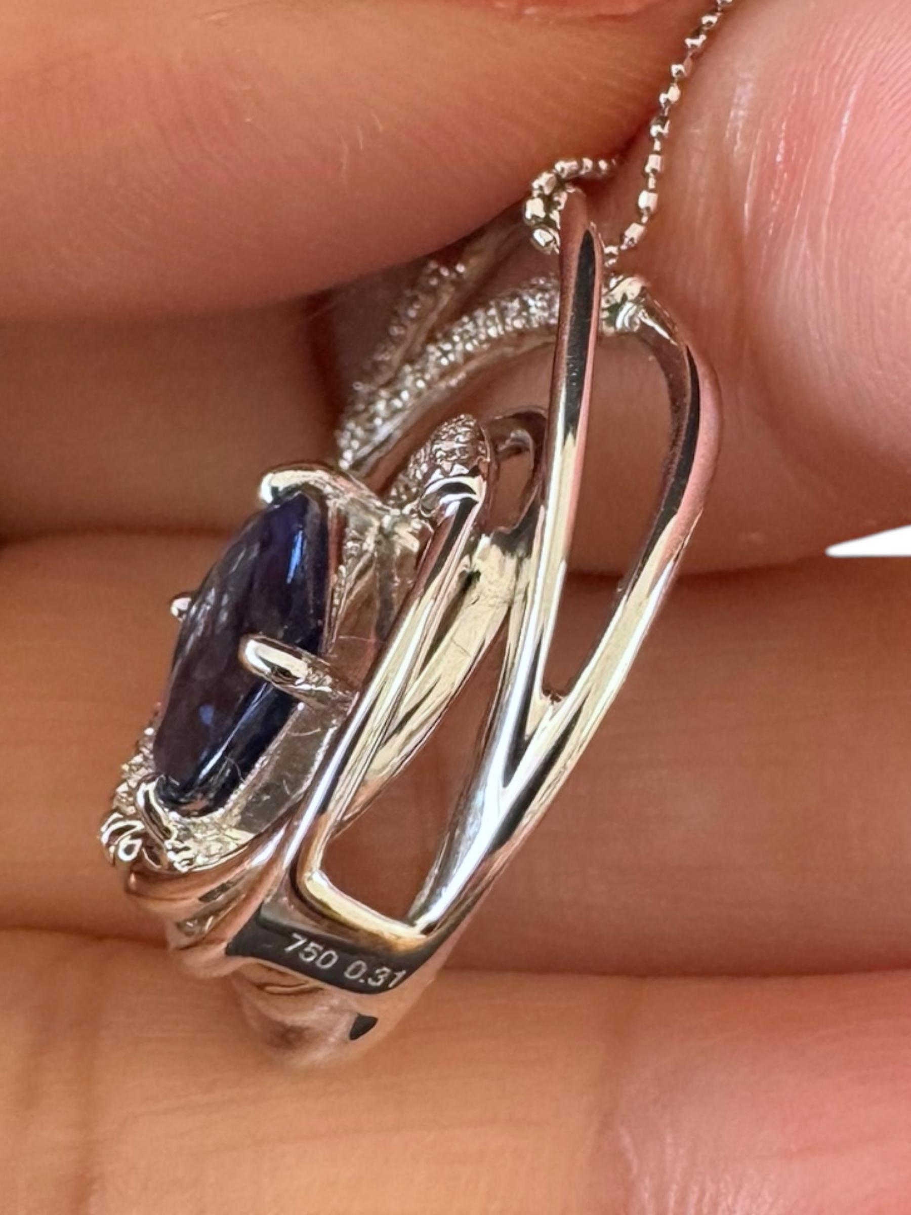 Taglio cuscino Ciondolo con zaffiro blu e diamante incastonato in vendita