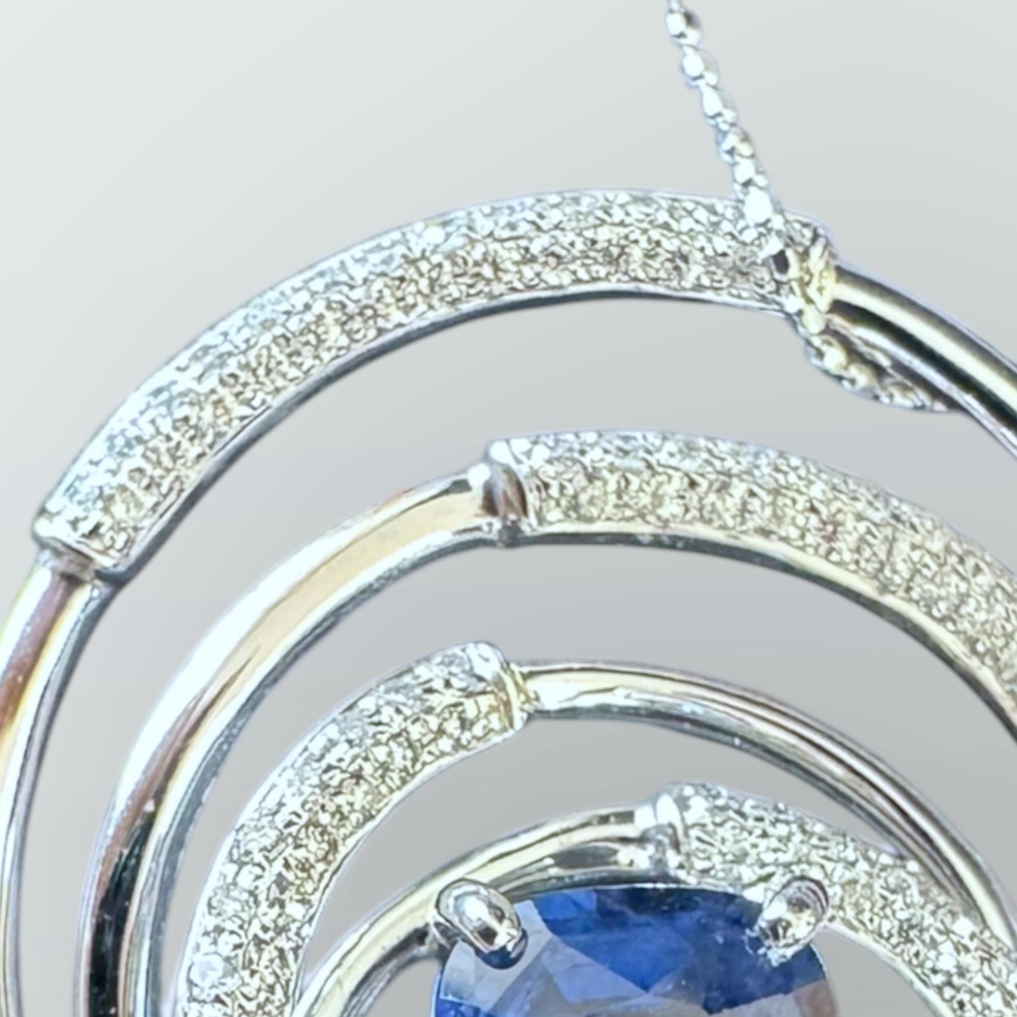 Ciondolo con zaffiro blu e diamante incastonato in vendita 1