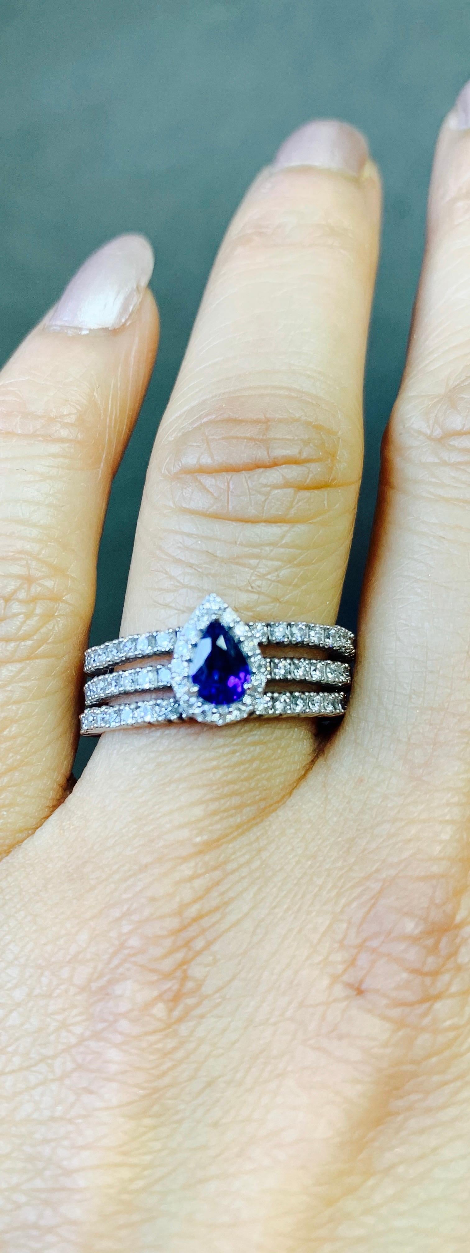 Blue Sapphire and Diamond Flexible Ring in 14 Karat White Gold. In New Condition For Sale In New York, NY