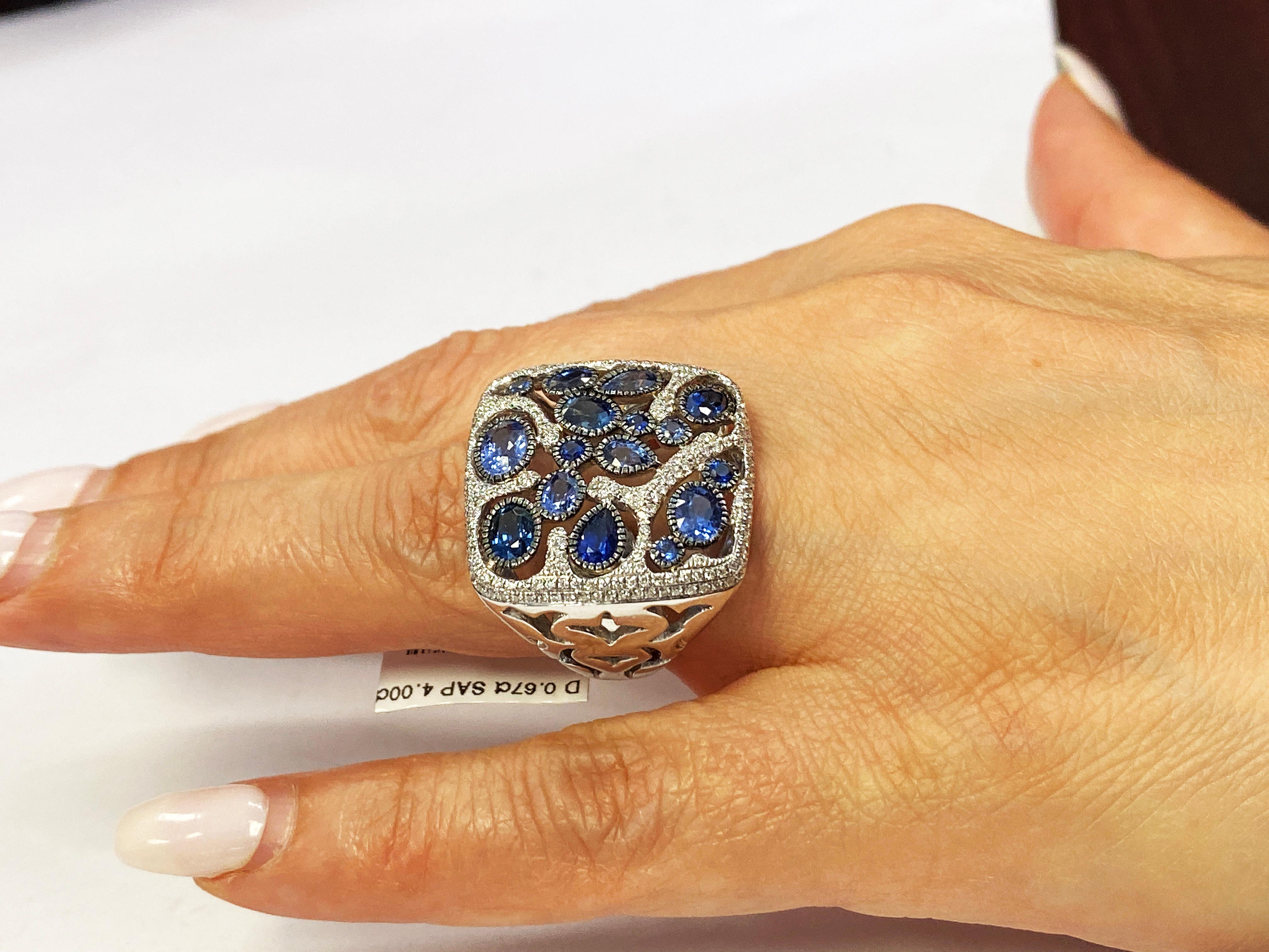 Blue Sapphire and Diamond Square Ring In Excellent Condition For Sale In Boca Raton, FL