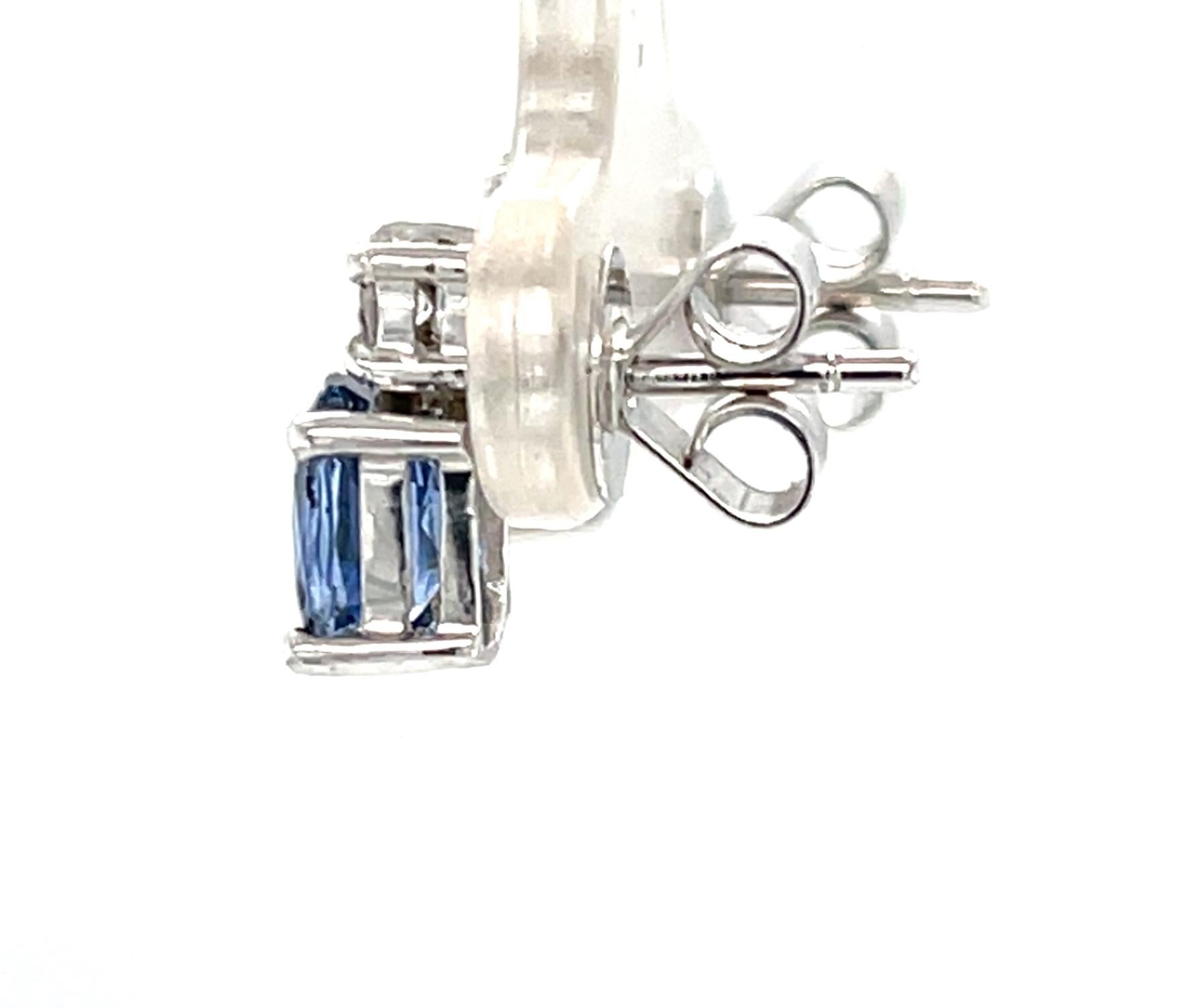 Artigiano Orecchini con zaffiro blu e diamanti in oro bianco 18 carati 2,56 carati totali in vendita