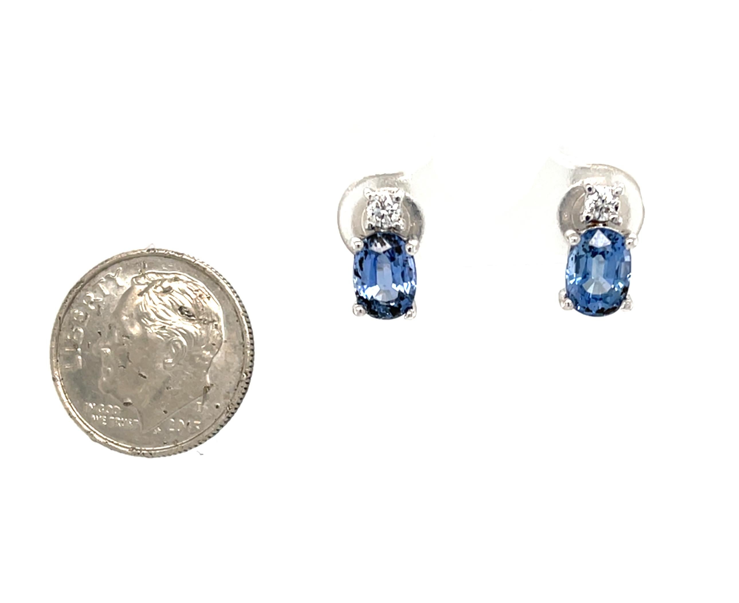 Taglio ovale Orecchini con zaffiro blu e diamanti in oro bianco 18 carati 2,56 carati totali in vendita