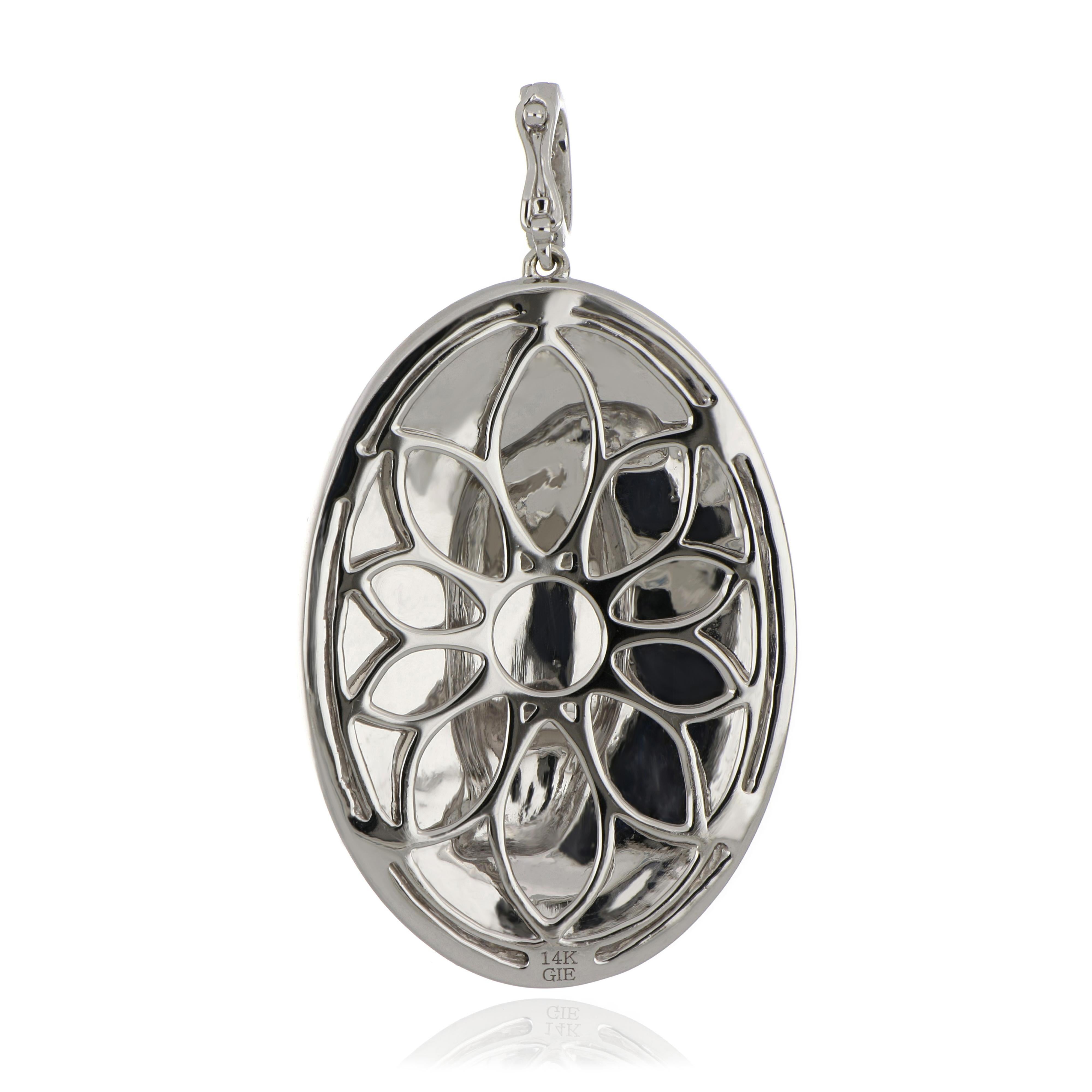 Taille ronde Pendentif en or 14 carats avec saphir bleu et émail clouté et diamants en vente