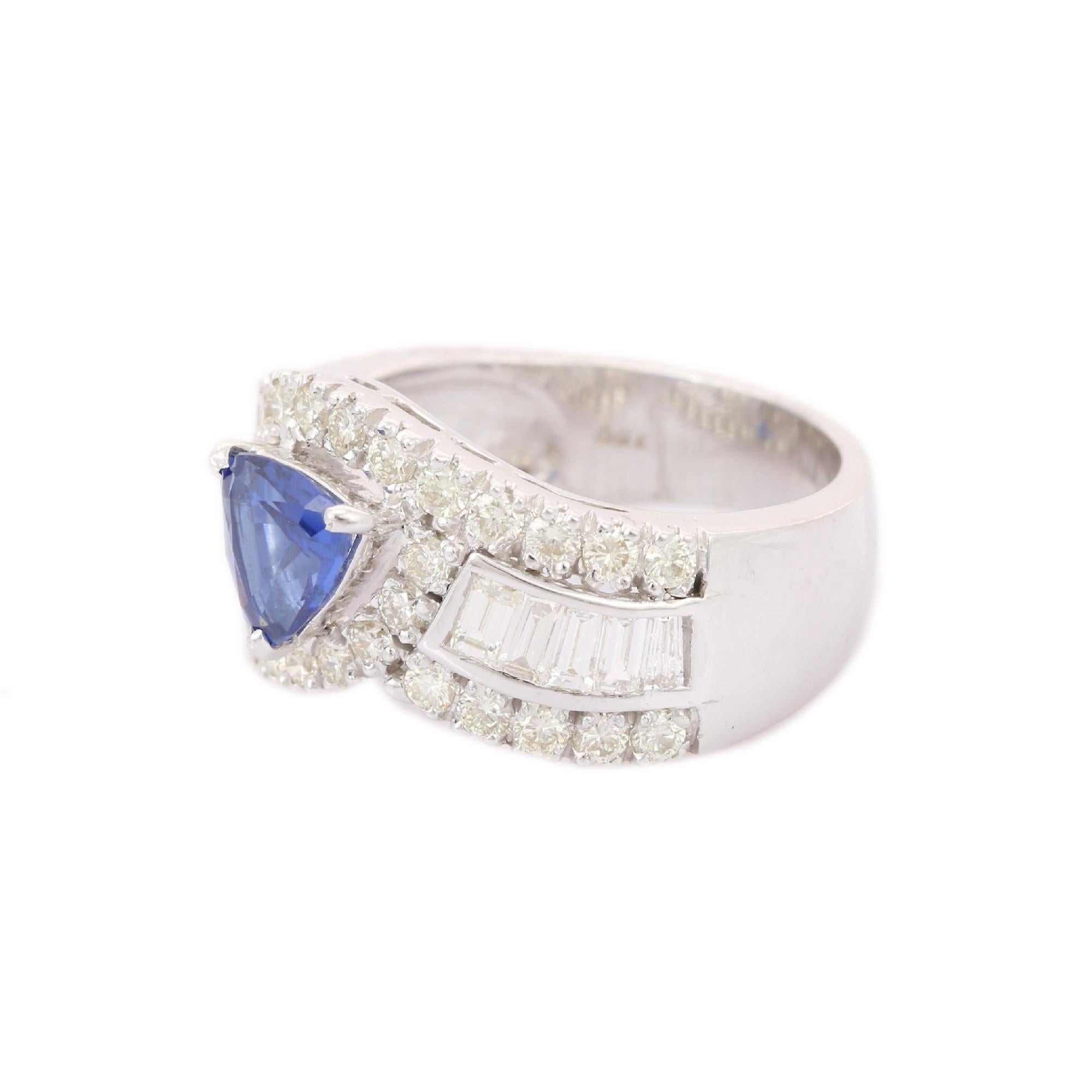 Im Angebot: Brautring aus 18 Karat massivem Weißgold mit Glamour-Blauem Saphir und Diamant () 4