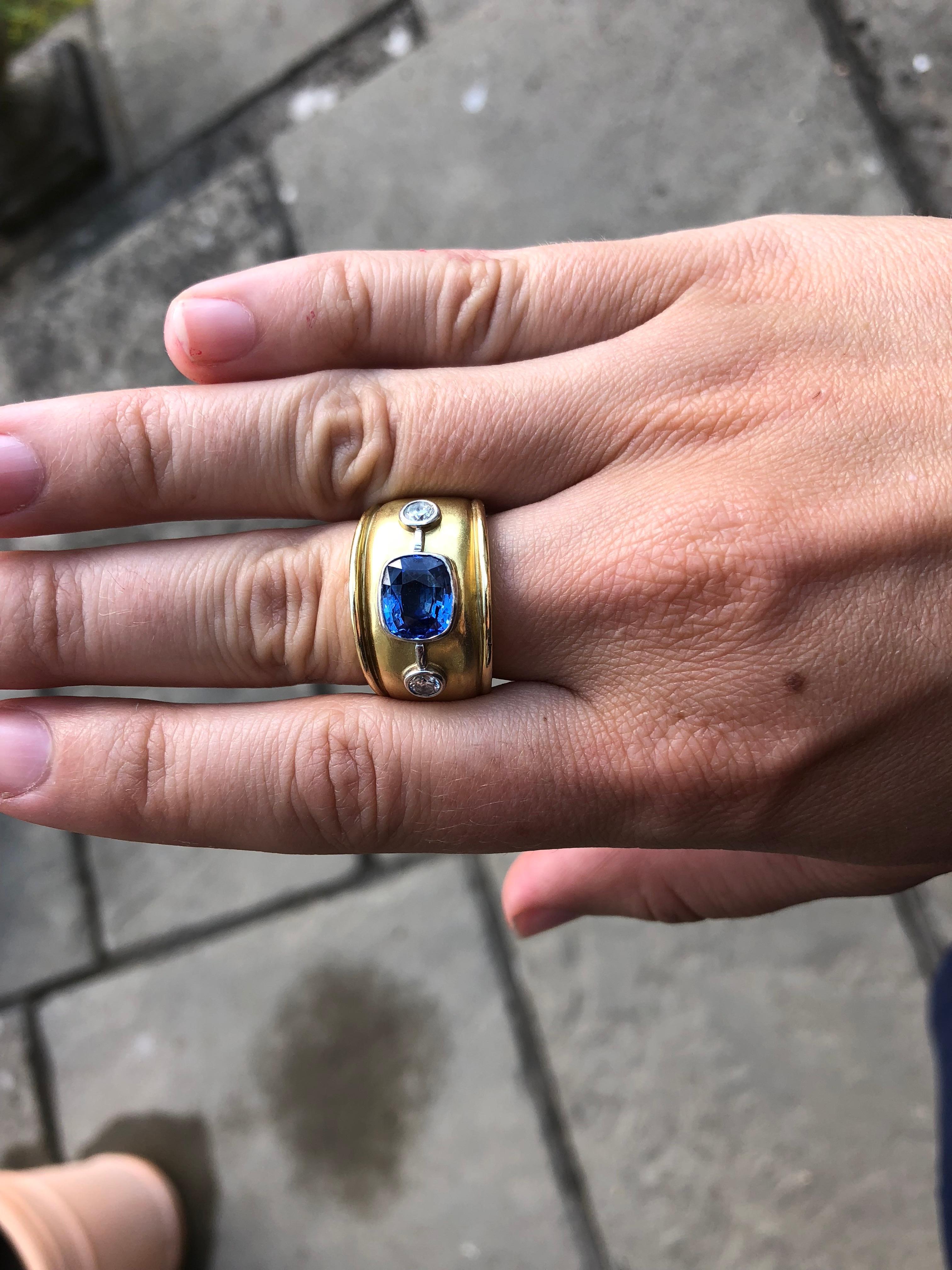 Blue Sapphire and Diamonds Cocktail Ring  In New Condition In London, GB