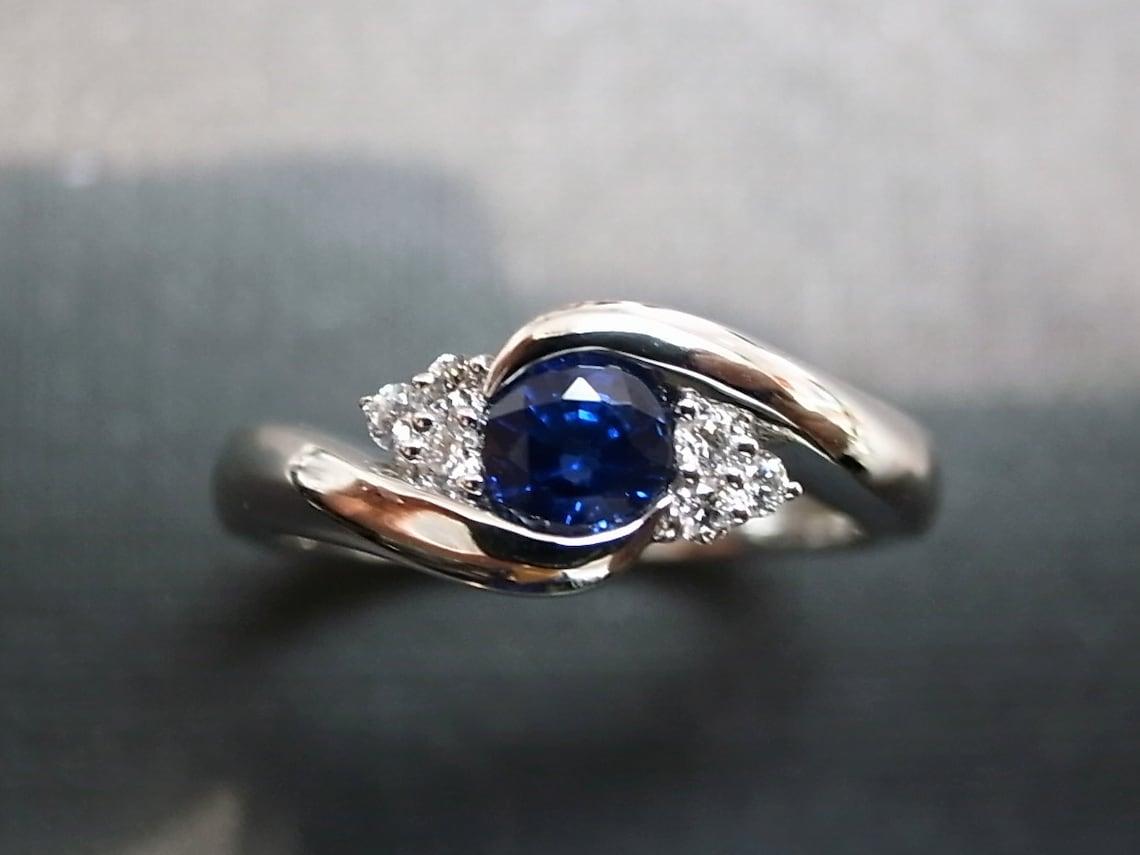 For Sale:  Blue Sapphire and Diamonds Twist Tension Engagement Ring in 18K White Gold 4