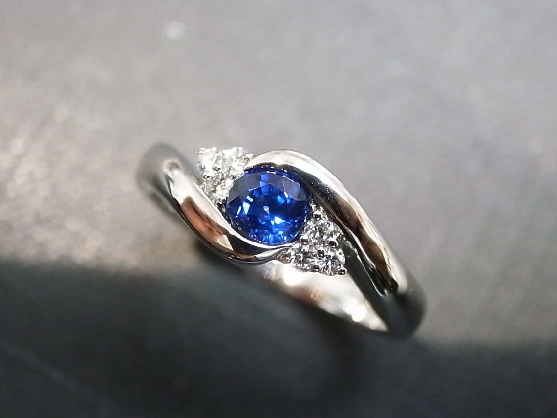 For Sale:  Blue Sapphire and Diamonds Twist Tension Engagement Ring in 18K White Gold 5