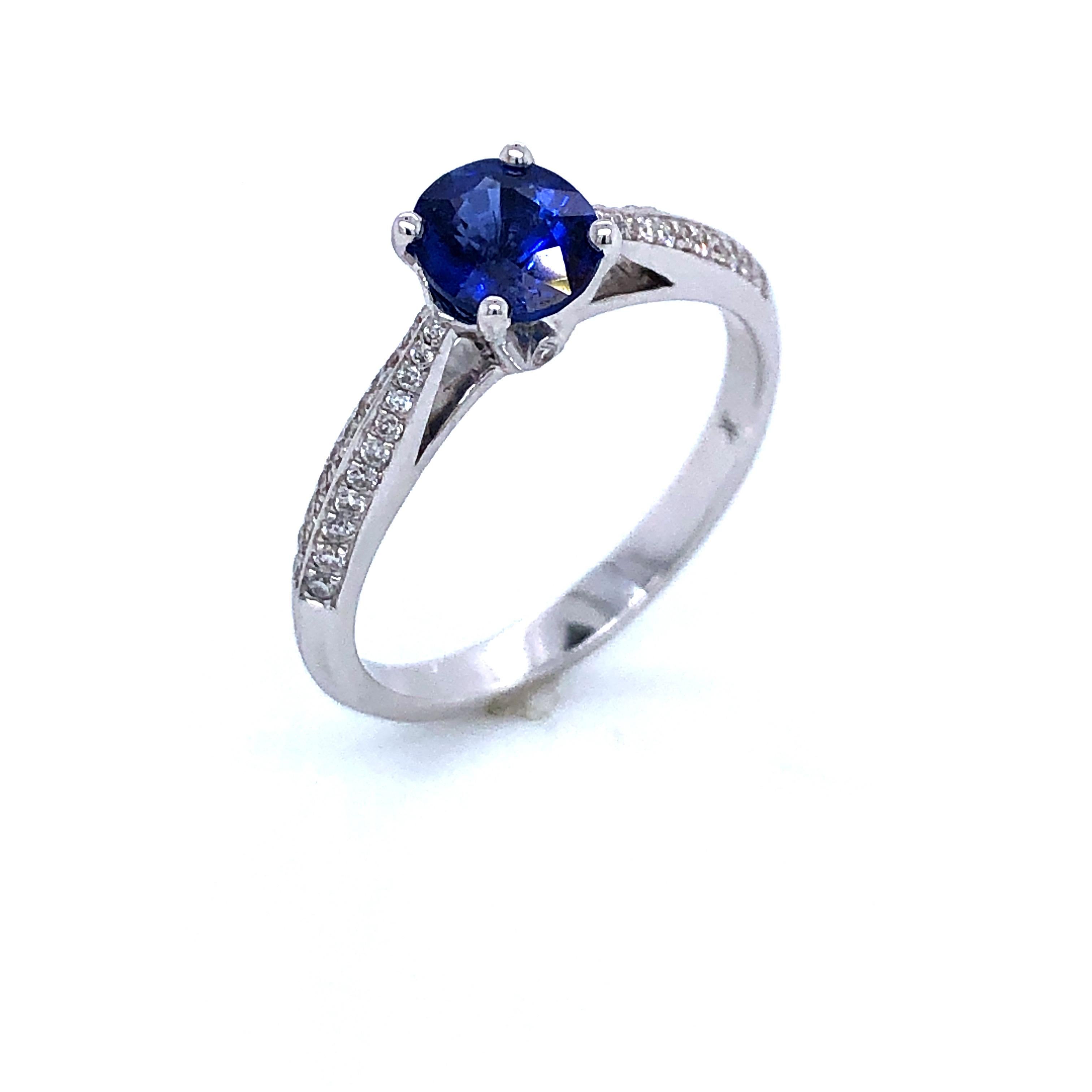 Ring Blue Sapphire Diamonds White Gold 18 Karat  In New Condition For Sale In Vannes, FR
