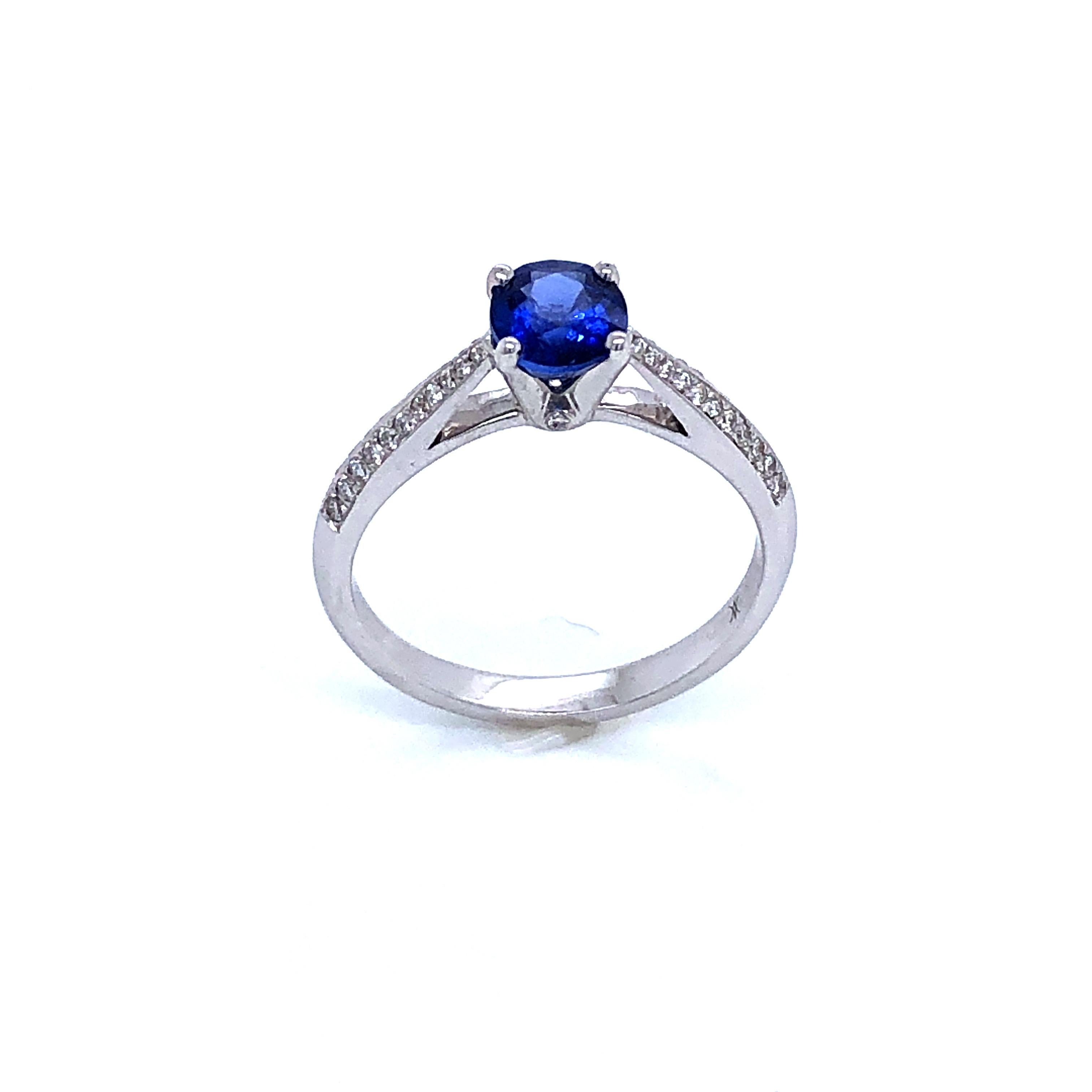 Women's Ring Blue Sapphire Diamonds White Gold 18 Karat  For Sale