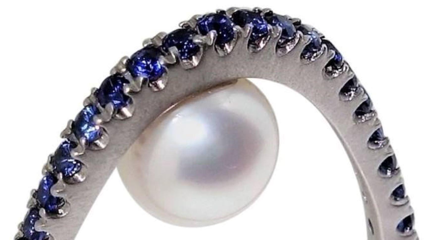 Anillo de plata de ley con zafiro azul y perla lustrosa Moderno en venta