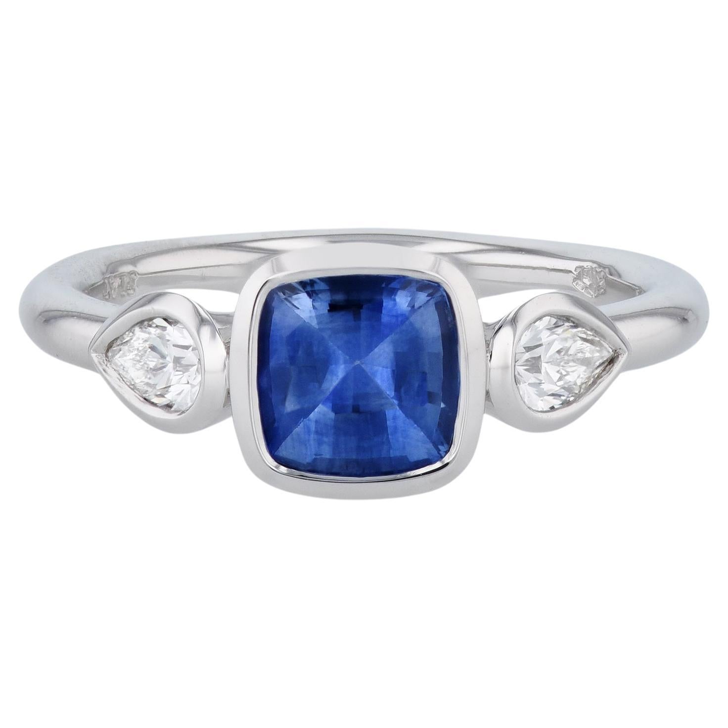 Bague en platine avec saphir bleu et diamants en forme de poire