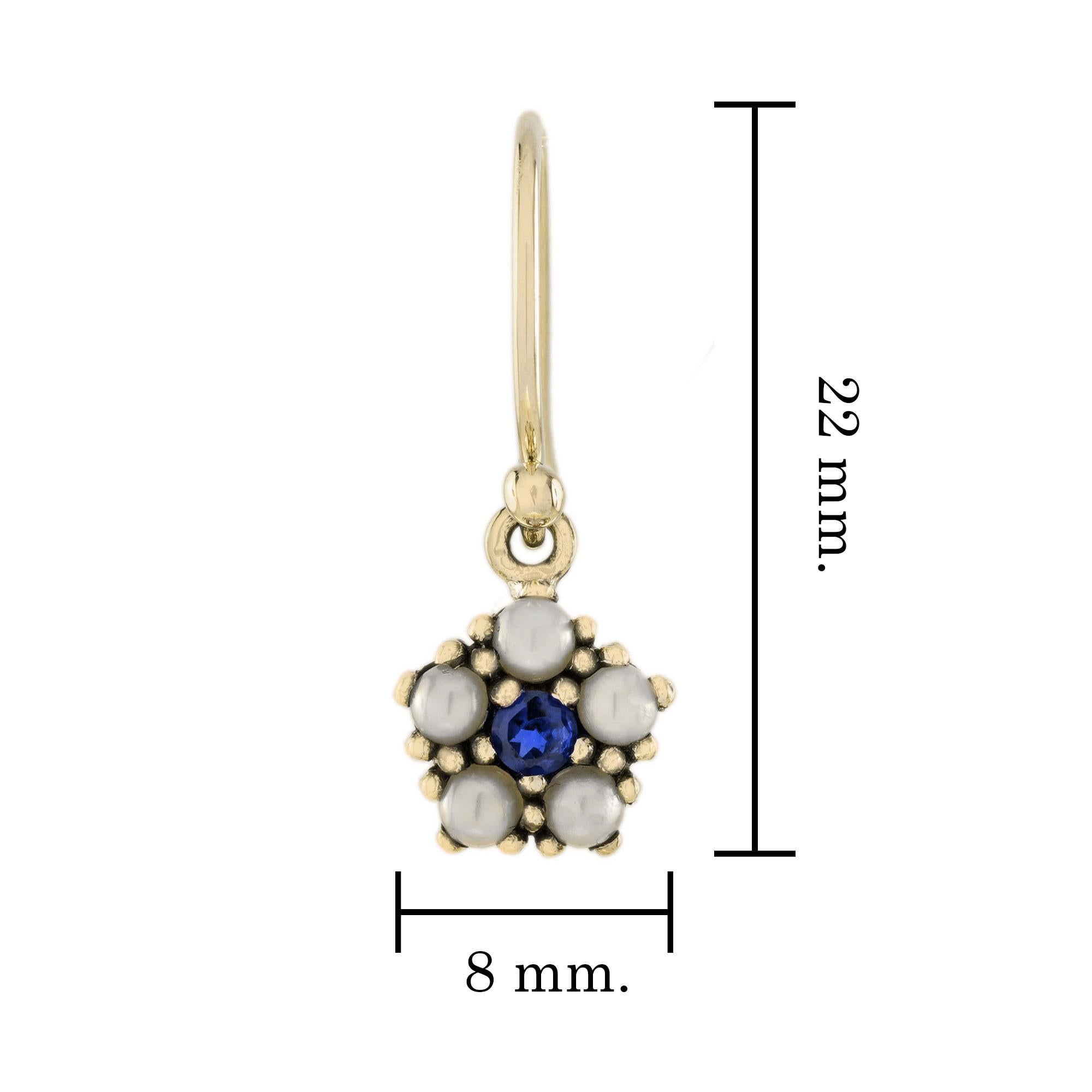 Blauer Saphir und Perle Vintage-Ohrhänger im Vintage-Stil aus massivem 9K Gold mit Blumenmuster im Zustand „Neu“ im Angebot in Bangkok, TH