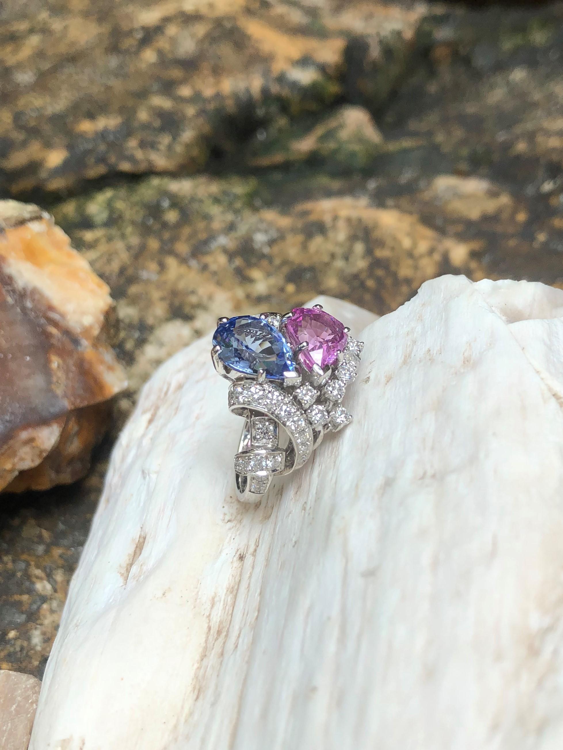Blue Sapphire and Pink Sapphire with Diamond Ring Set in 18 Karat White Gold For Sale 4