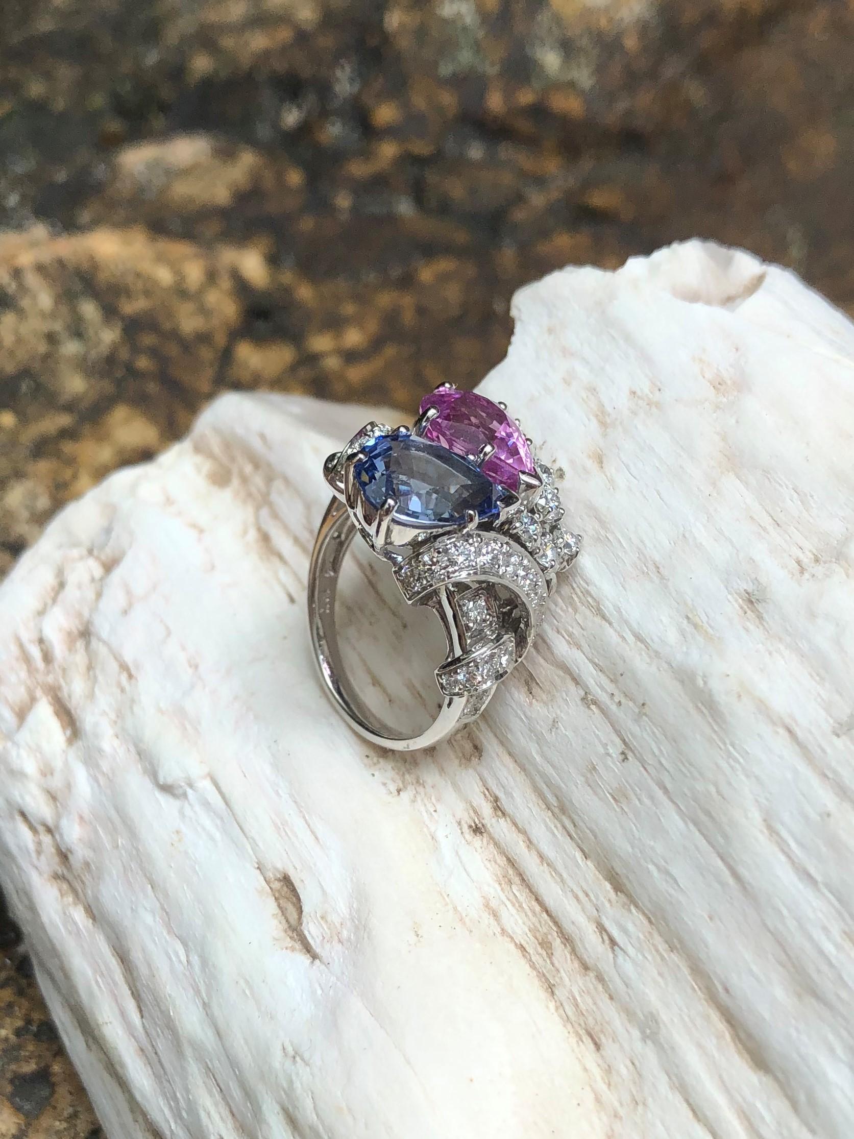 Blue Sapphire and Pink Sapphire with Diamond Ring Set in 18 Karat White Gold For Sale 5