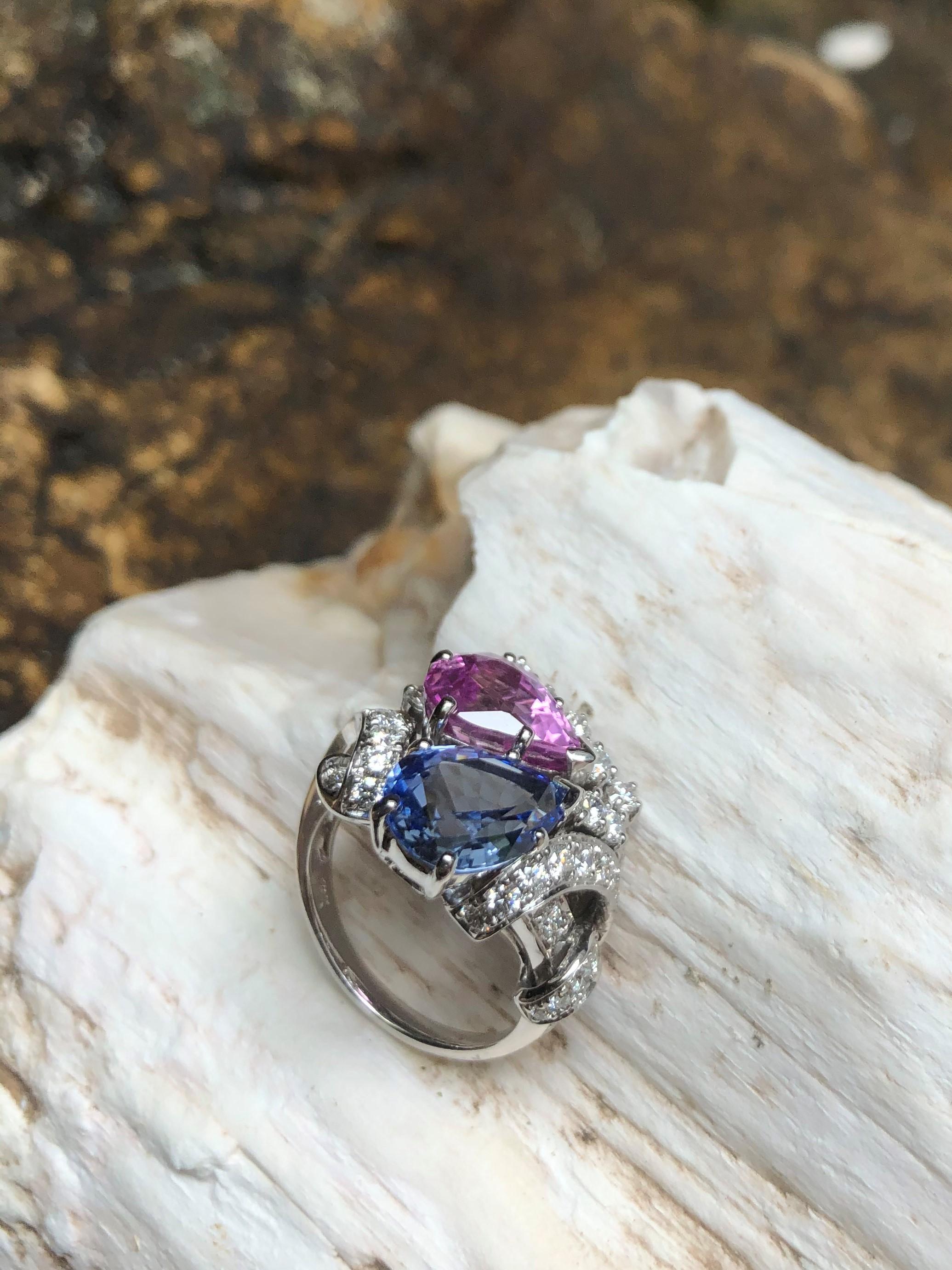 Blue Sapphire and Pink Sapphire with Diamond Ring Set in 18 Karat White Gold For Sale 6