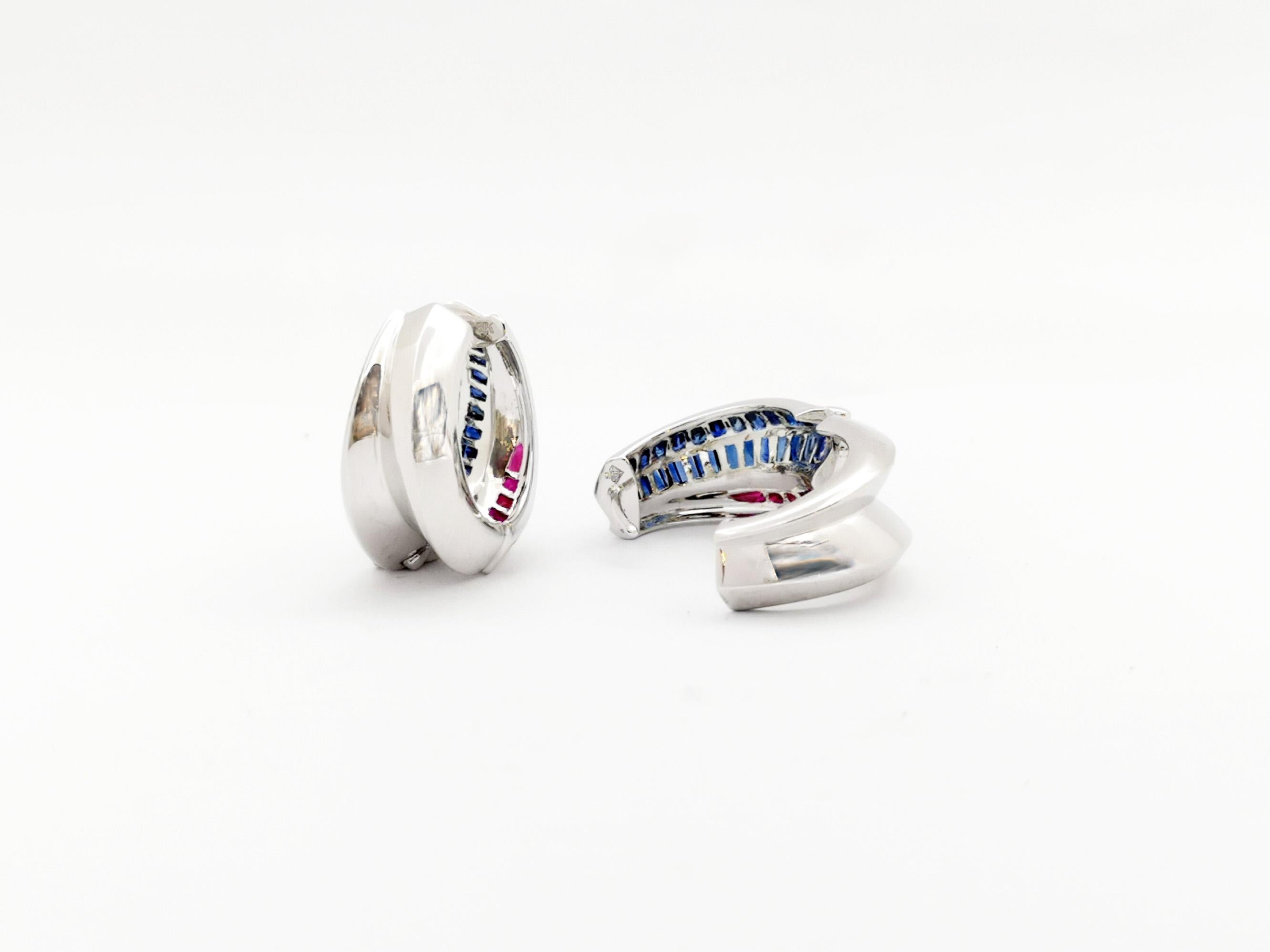 Donna Orecchini con zaffiro blu e rubino incastonati in oro bianco 18K in vendita
