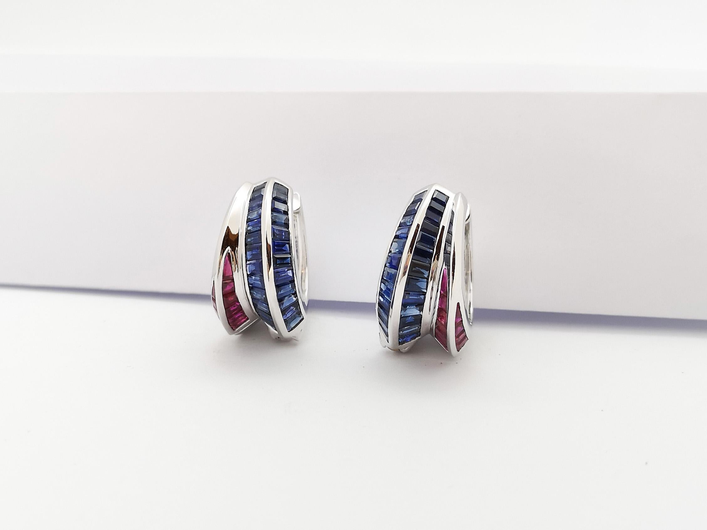 Orecchini con zaffiro blu e rubino incastonati in oro bianco 18K in vendita 2