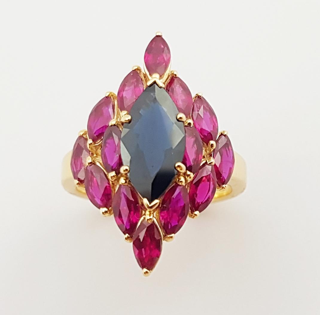 Blue Sapphire and Ruby Ring Set in 18 Karat Gold Setting For Sale 2