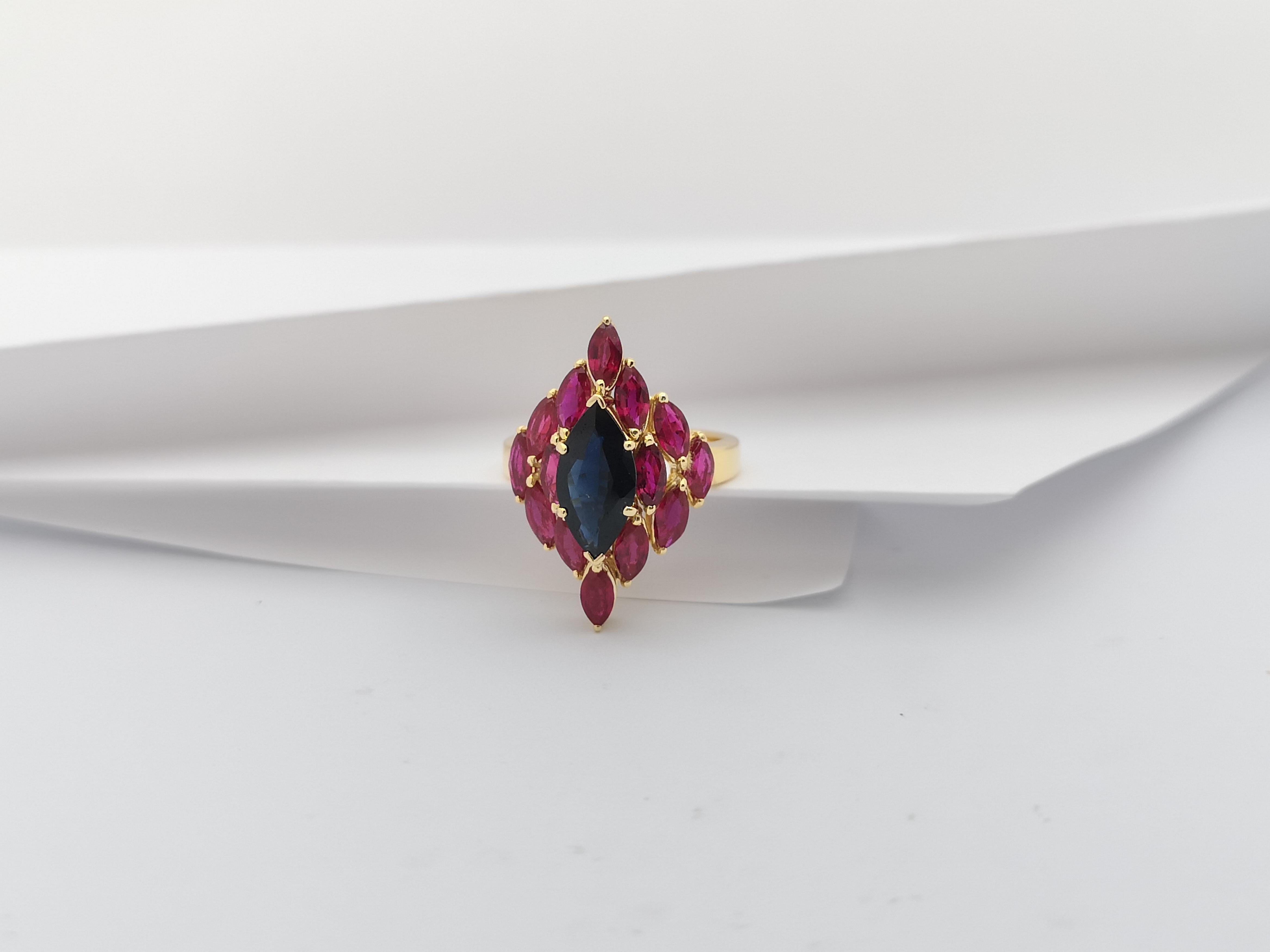 Blue Sapphire and Ruby Ring Set in 18 Karat Gold Setting For Sale 3