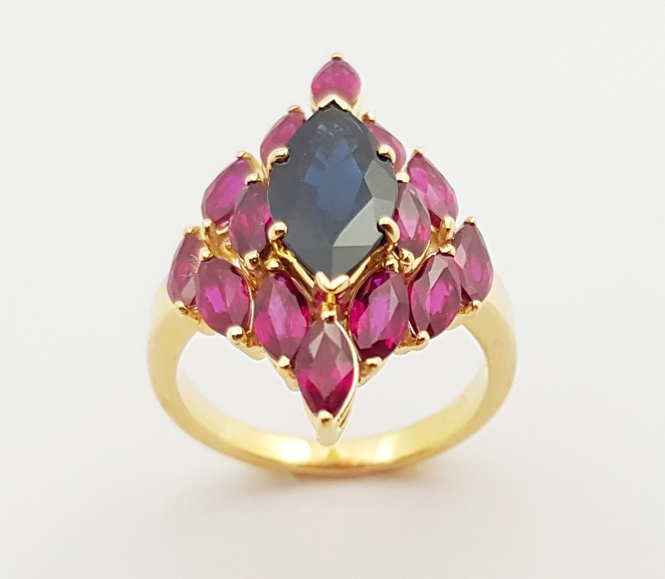 Blue Sapphire and Ruby Ring Set in 18 Karat Gold Setting For Sale 4