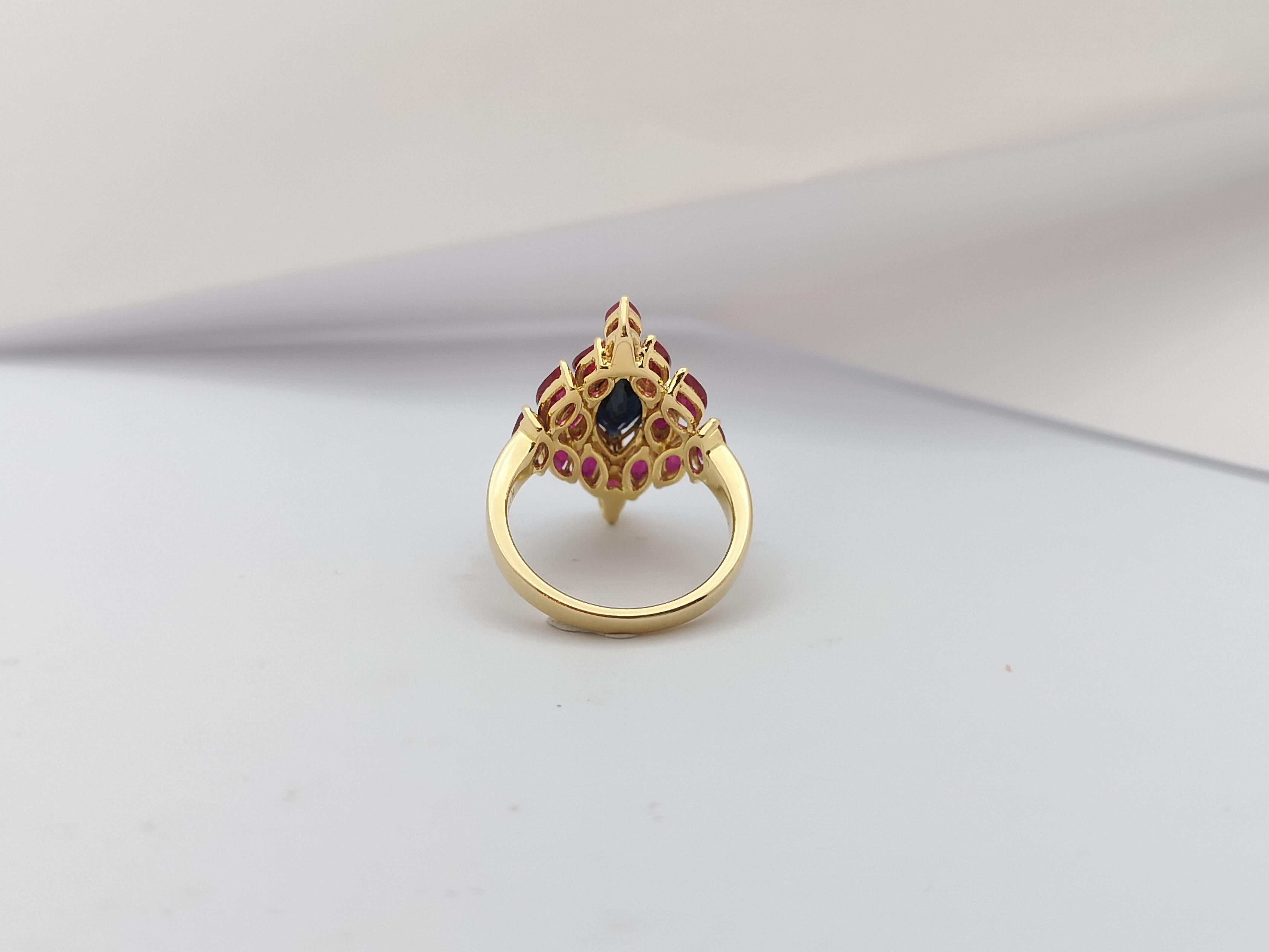Blue Sapphire and Ruby Ring Set in 18 Karat Gold Setting For Sale 5