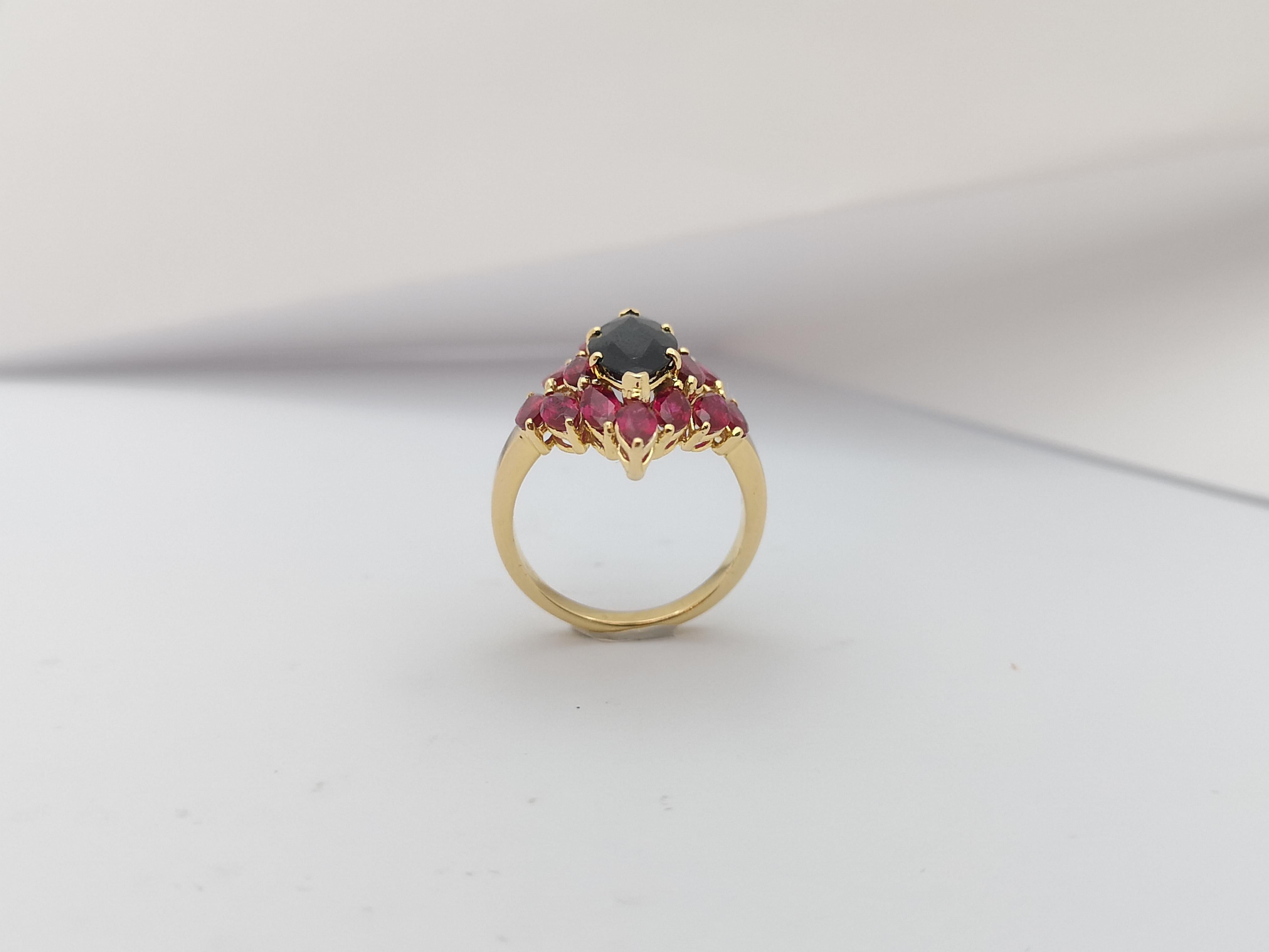 Blue Sapphire and Ruby Ring Set in 18 Karat Gold Setting For Sale 6