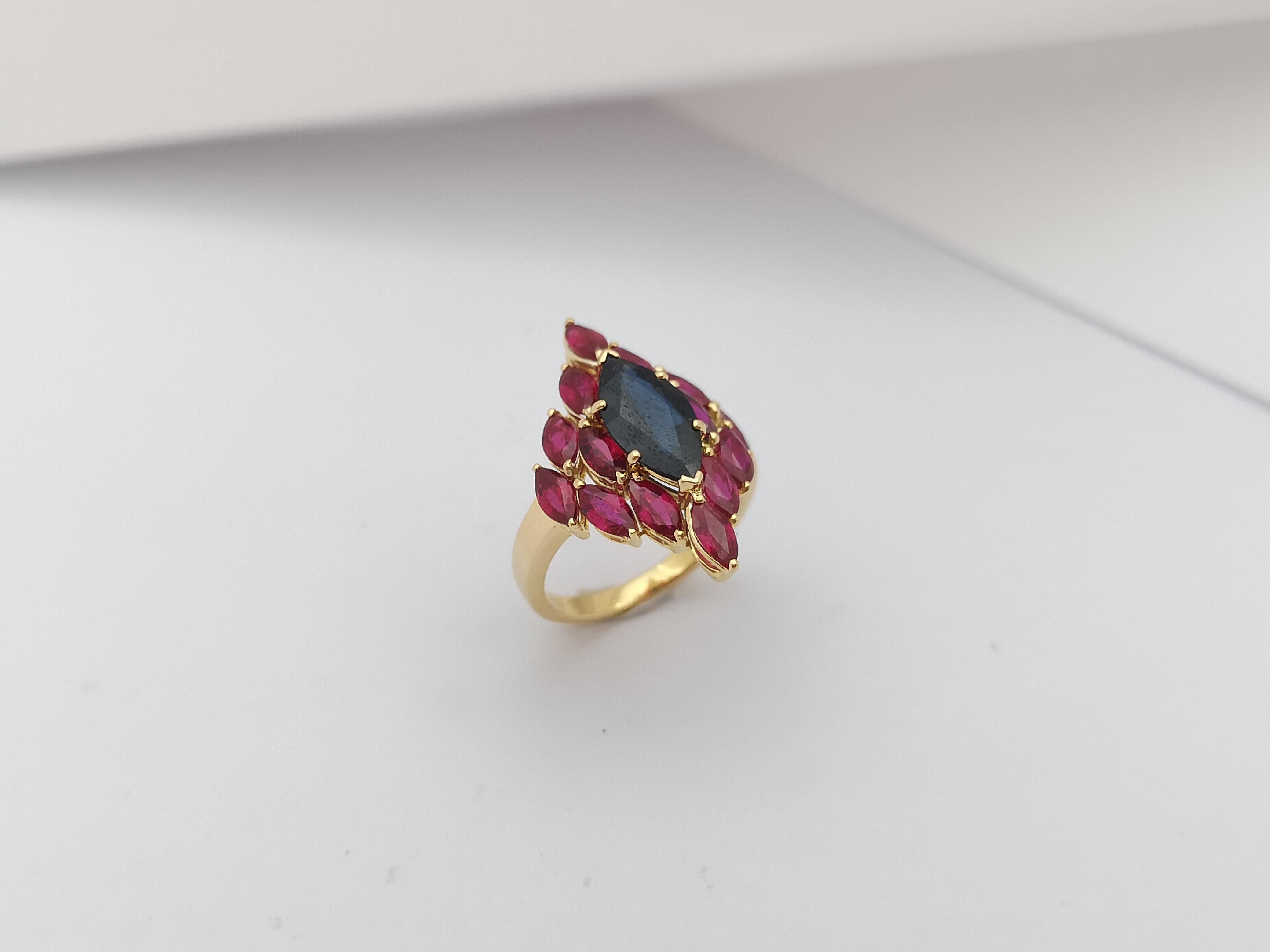Blue Sapphire and Ruby Ring Set in 18 Karat Gold Setting For Sale 7
