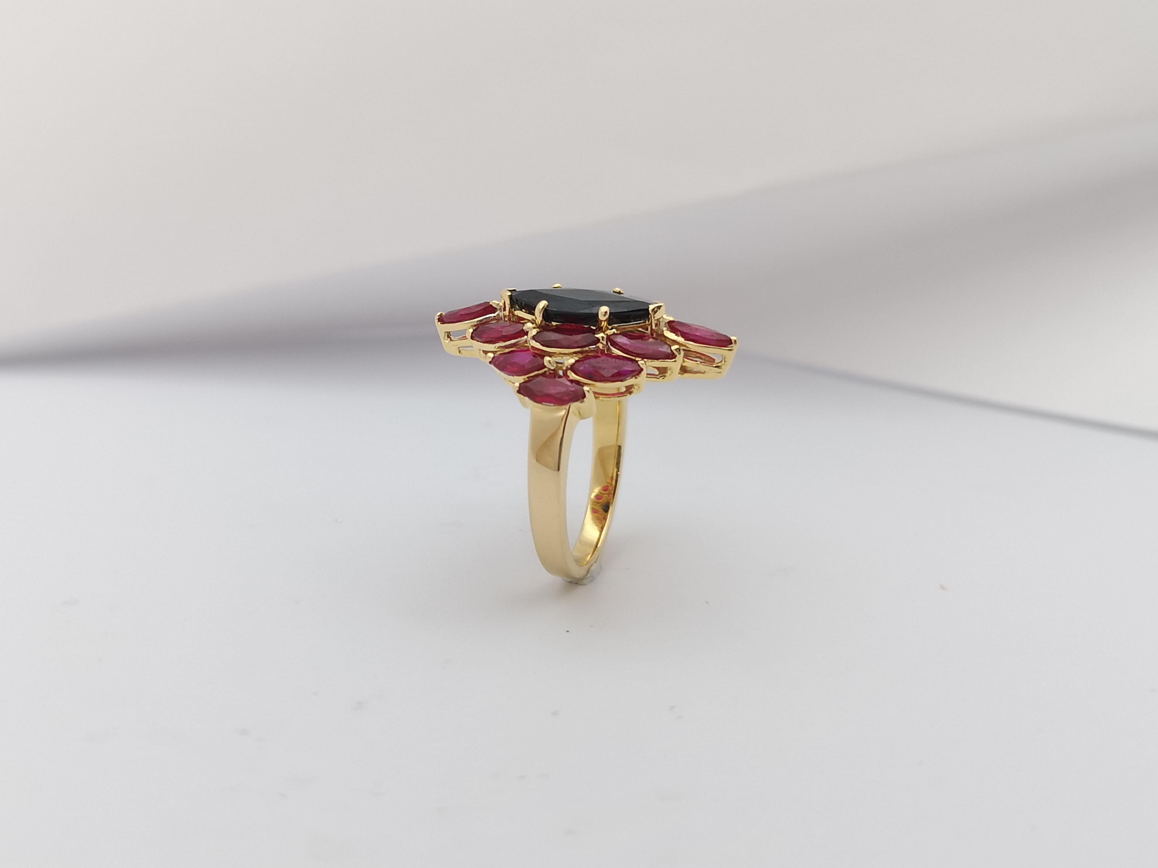 Bague en saphir bleu et rubis sertie dans une monture en or 18 carats en vente 9