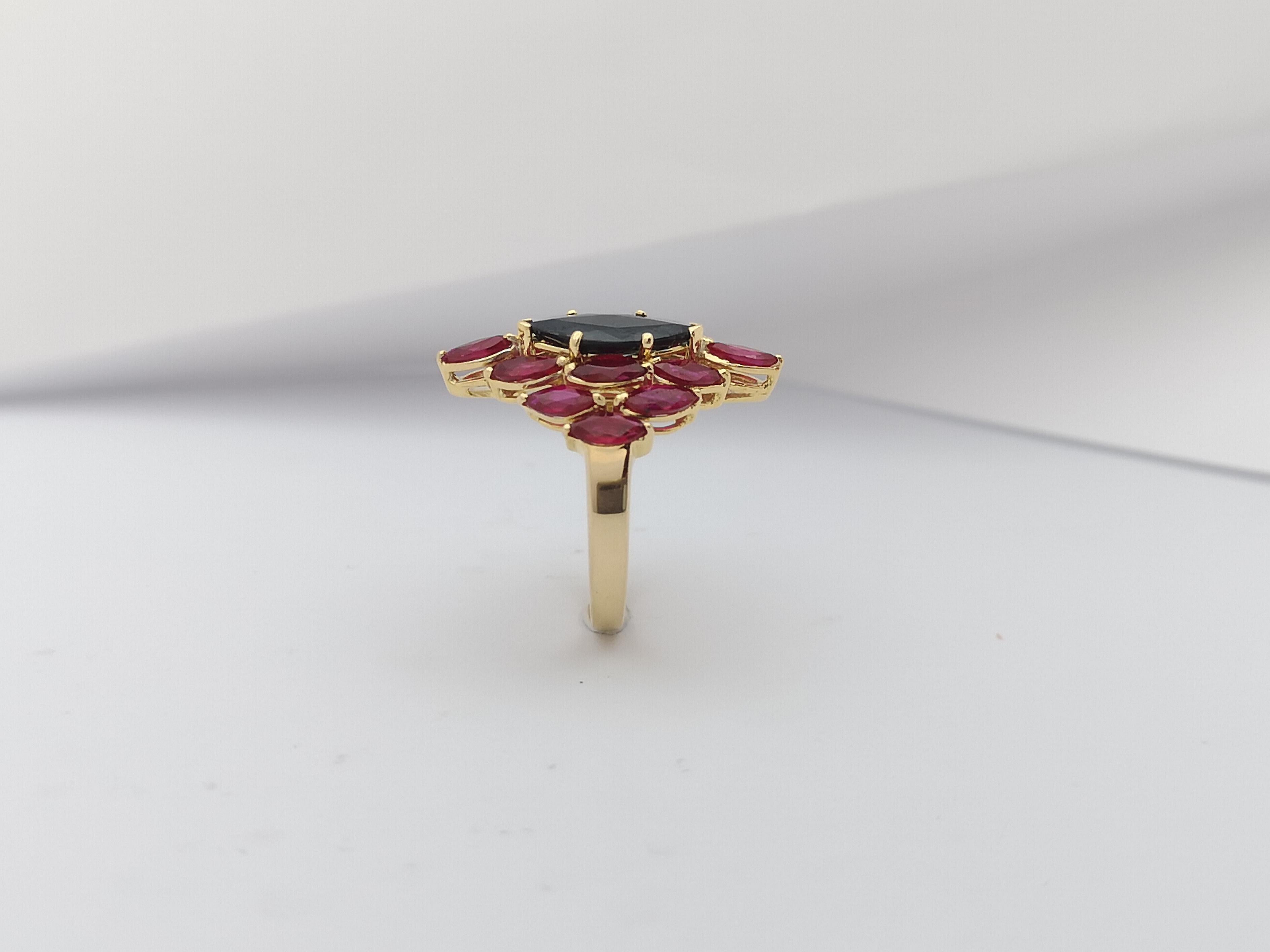 Bague en saphir bleu et rubis sertie dans une monture en or 18 carats en vente 10