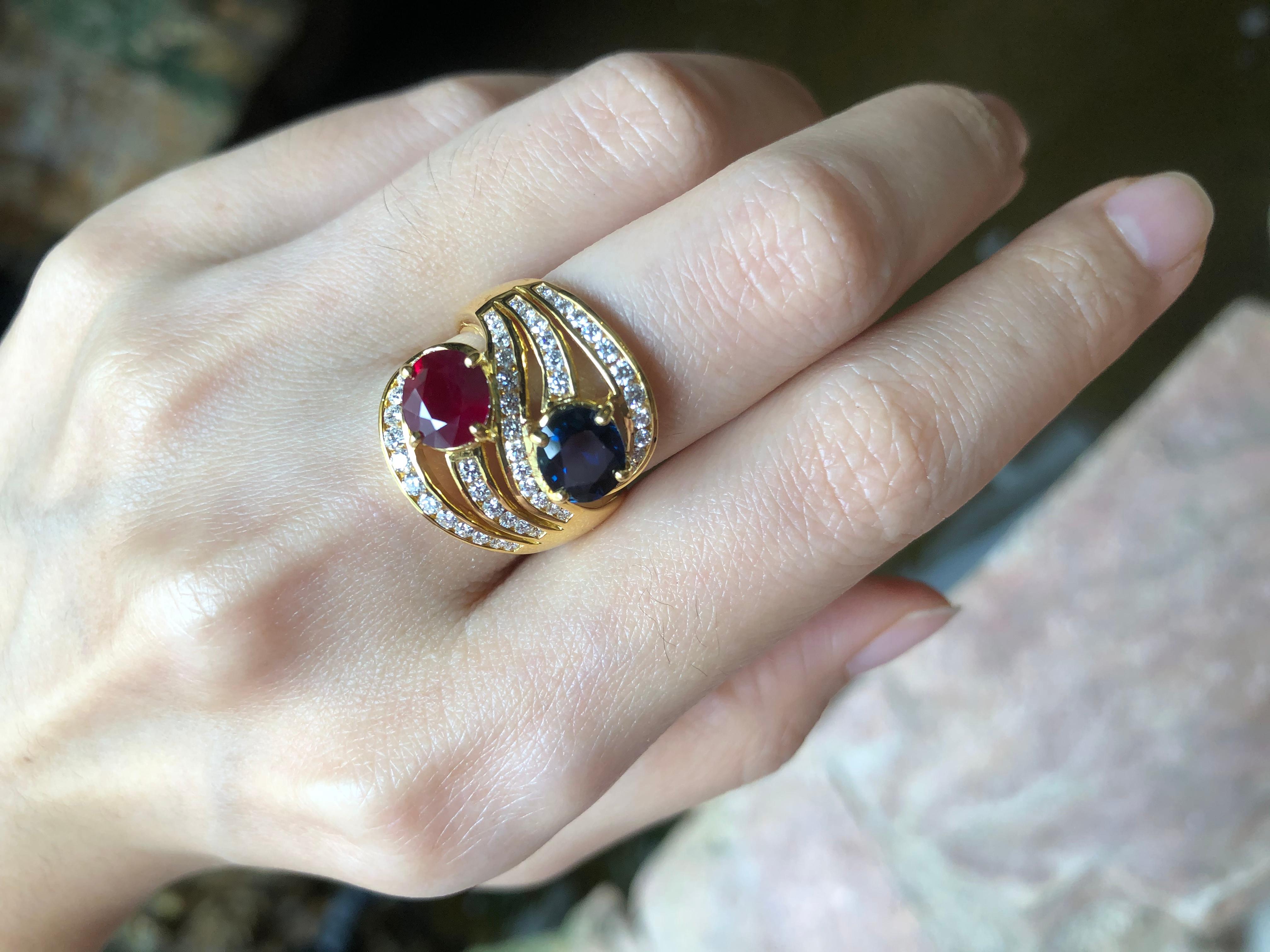 Blue Sapphire and Ruby with Diamond Ring Set in 18 Karat Gold Settings In New Condition For Sale In Bangkok, TH