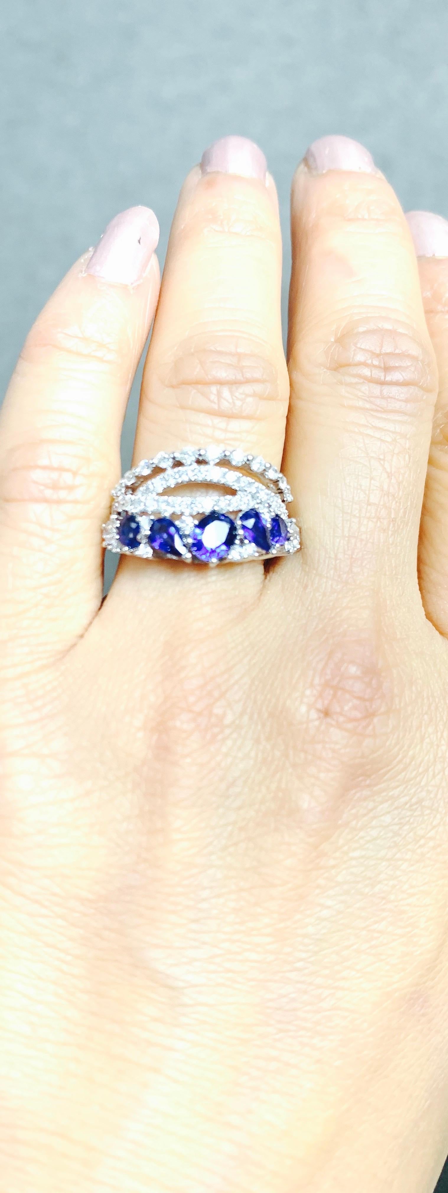 Blue Sapphire and White Diamond Cocktail Ring in 18 Karat White Gold For Sale 2