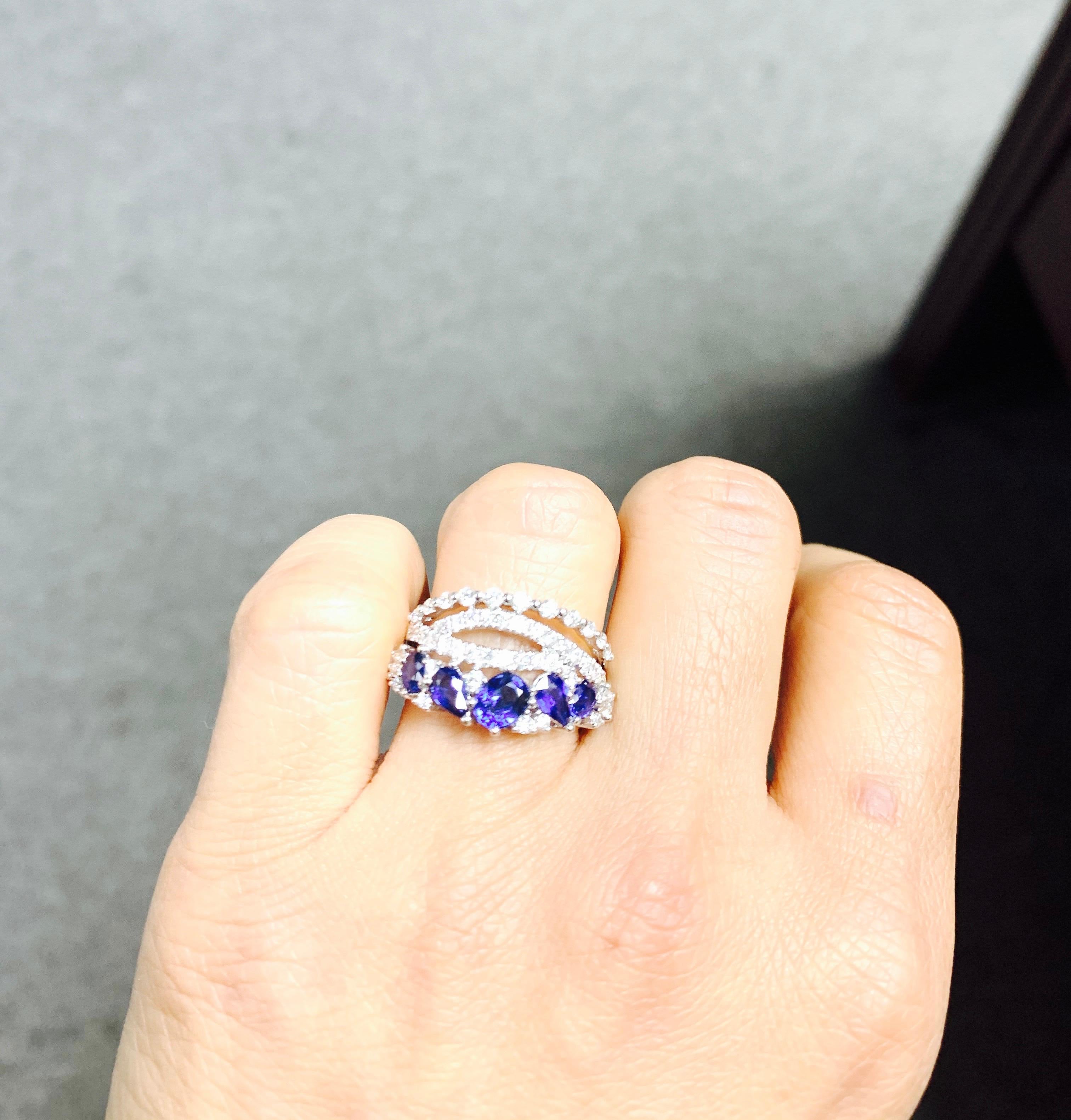 Blue Sapphire and White Diamond Cocktail Ring in 18 Karat White Gold For Sale 3