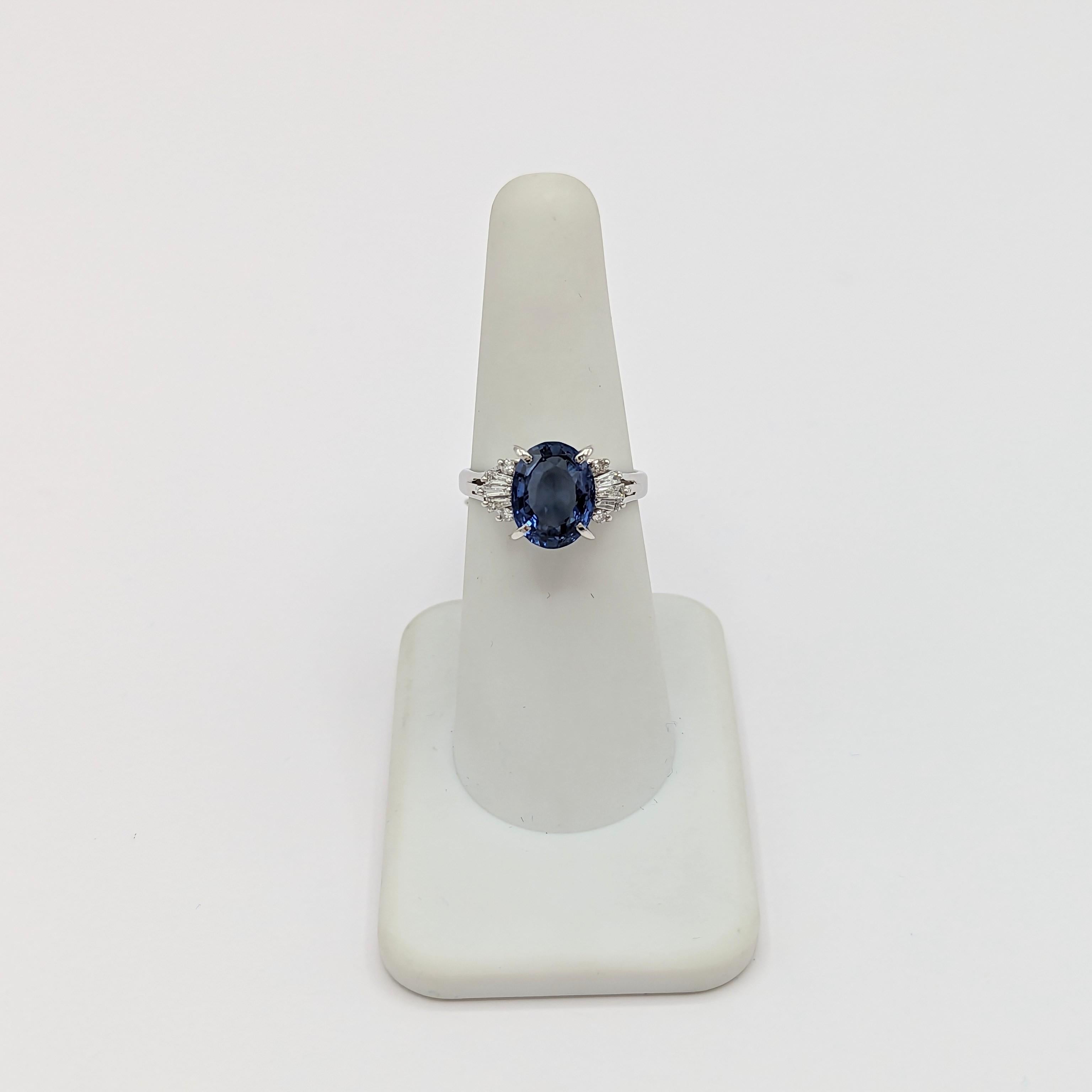 Blue Sapphire and White Diamond Cocktail Ring in Platinum In New Condition For Sale In Los Angeles, CA