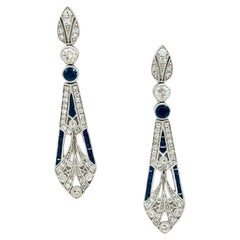 Boucles d'oreilles pendantes en saphir bleu et diamant blanc en platine