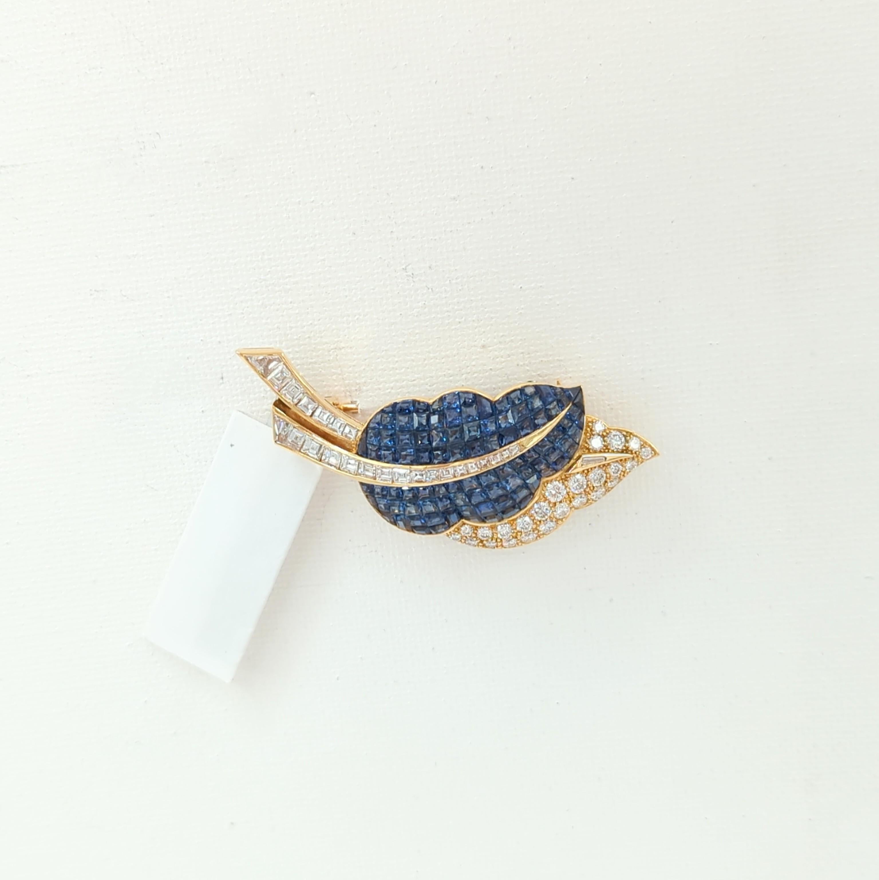 Blue Sapphire and White Diamond Leaf Brooch in 18K Yellow Gold For Sale 1