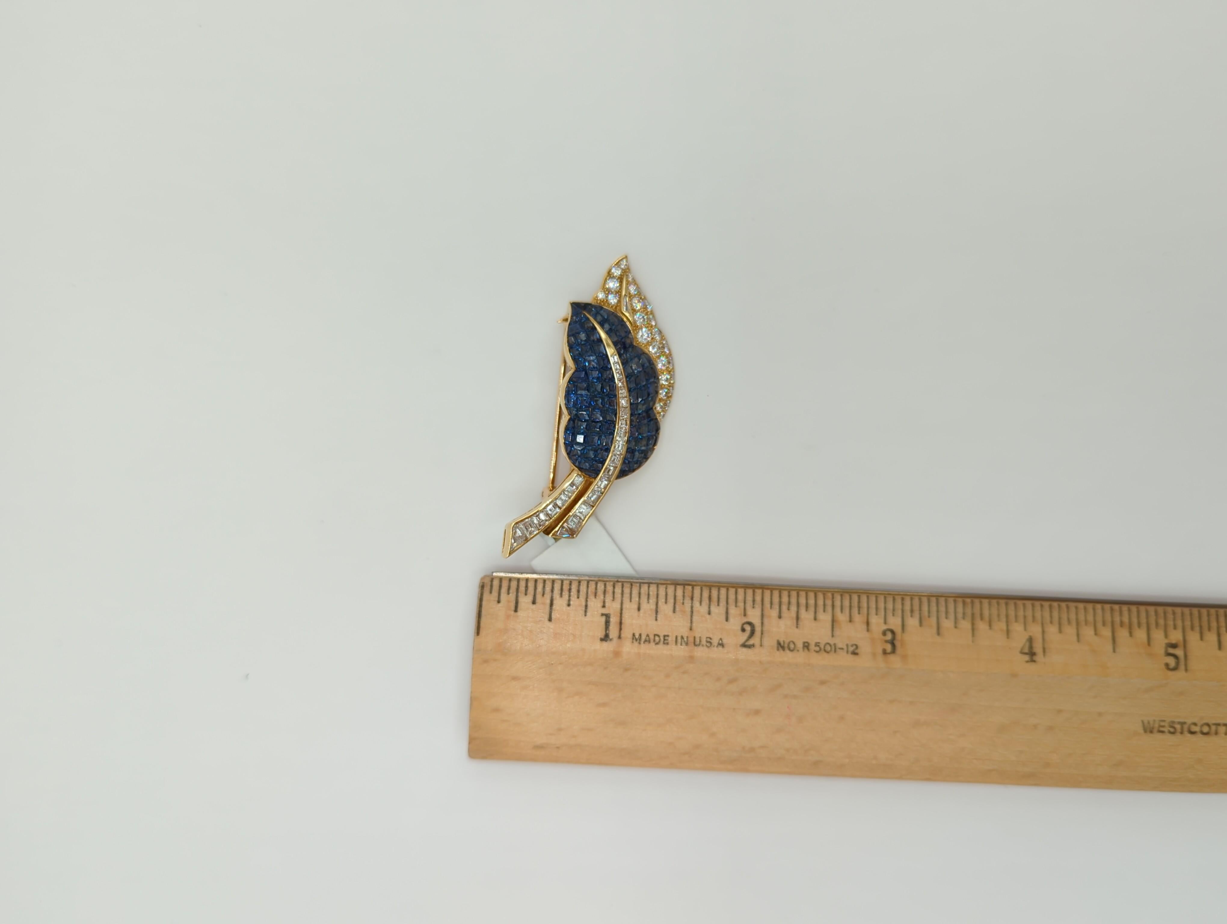 Blue Sapphire and White Diamond Leaf Brooch in 18K Yellow Gold For Sale 3