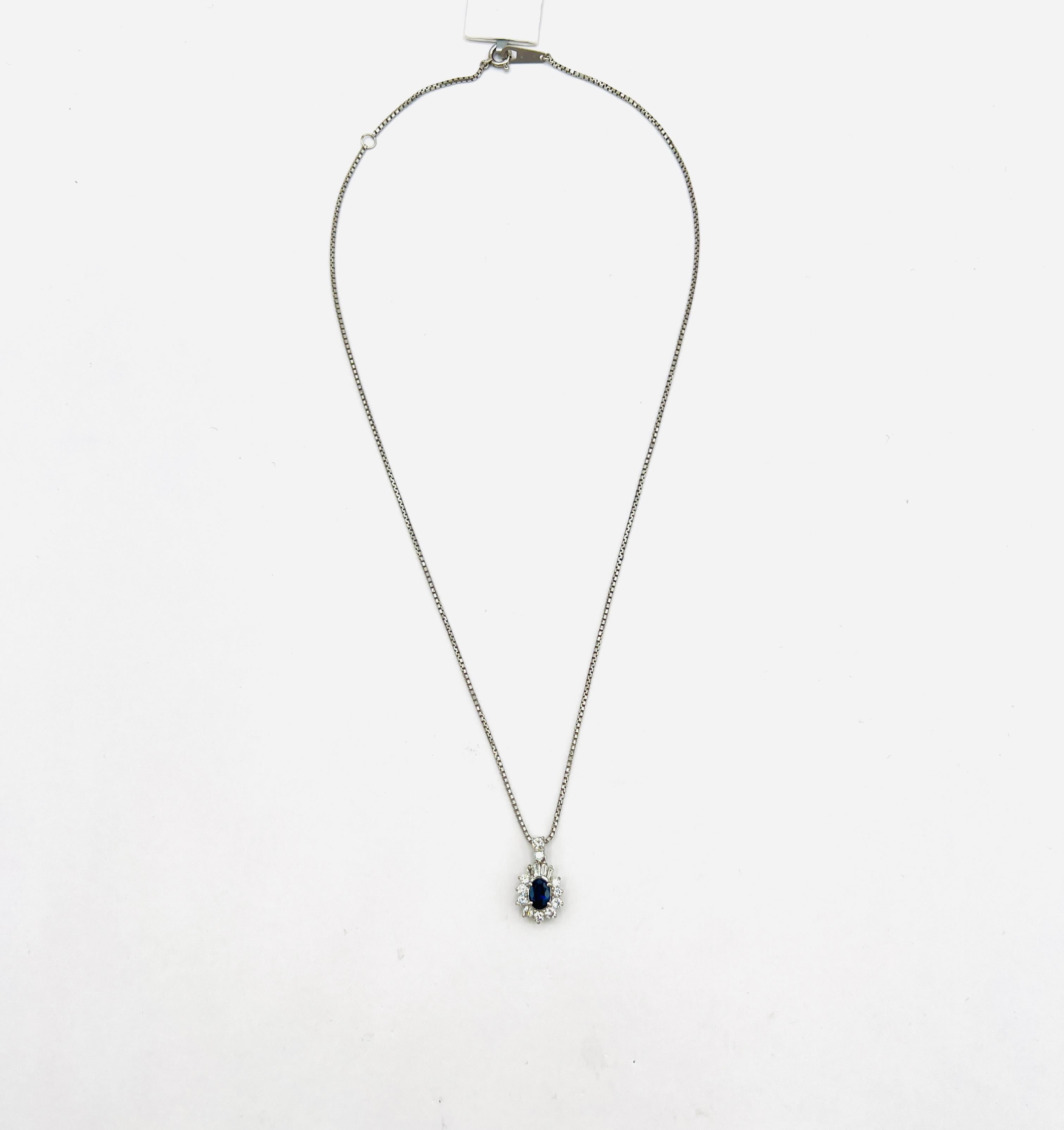 Collier pendentif en saphir bleu et diamant blanc en platine Unisexe en vente